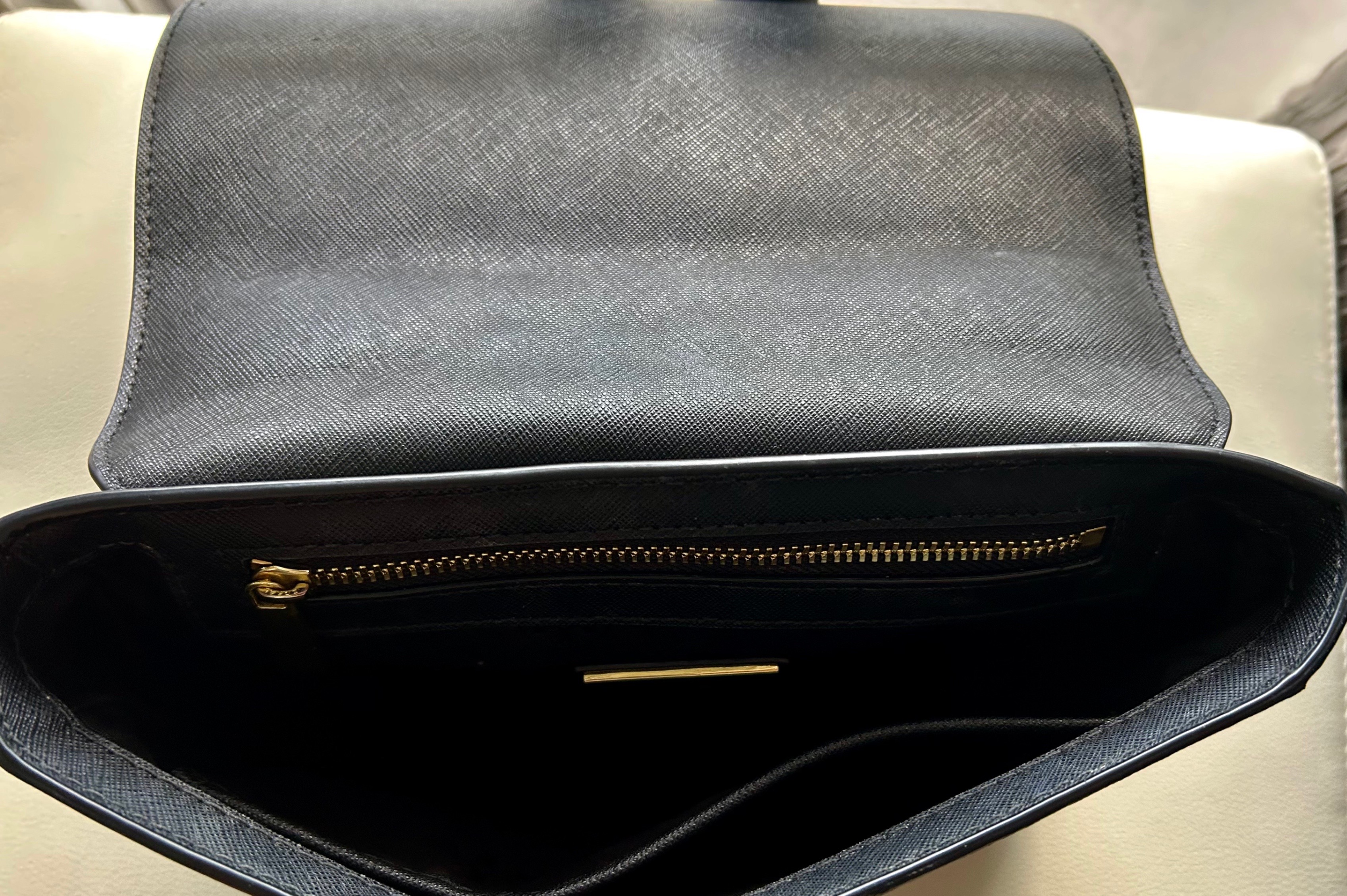 Authentic Tory Burch Leather Crossbody Bag – Mint Condition - photo 5