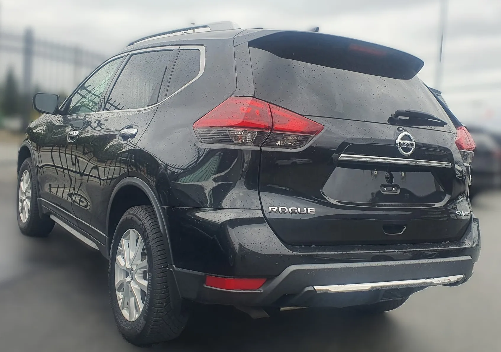 2018 Nissan Rogue SV AWD image indicator(2)