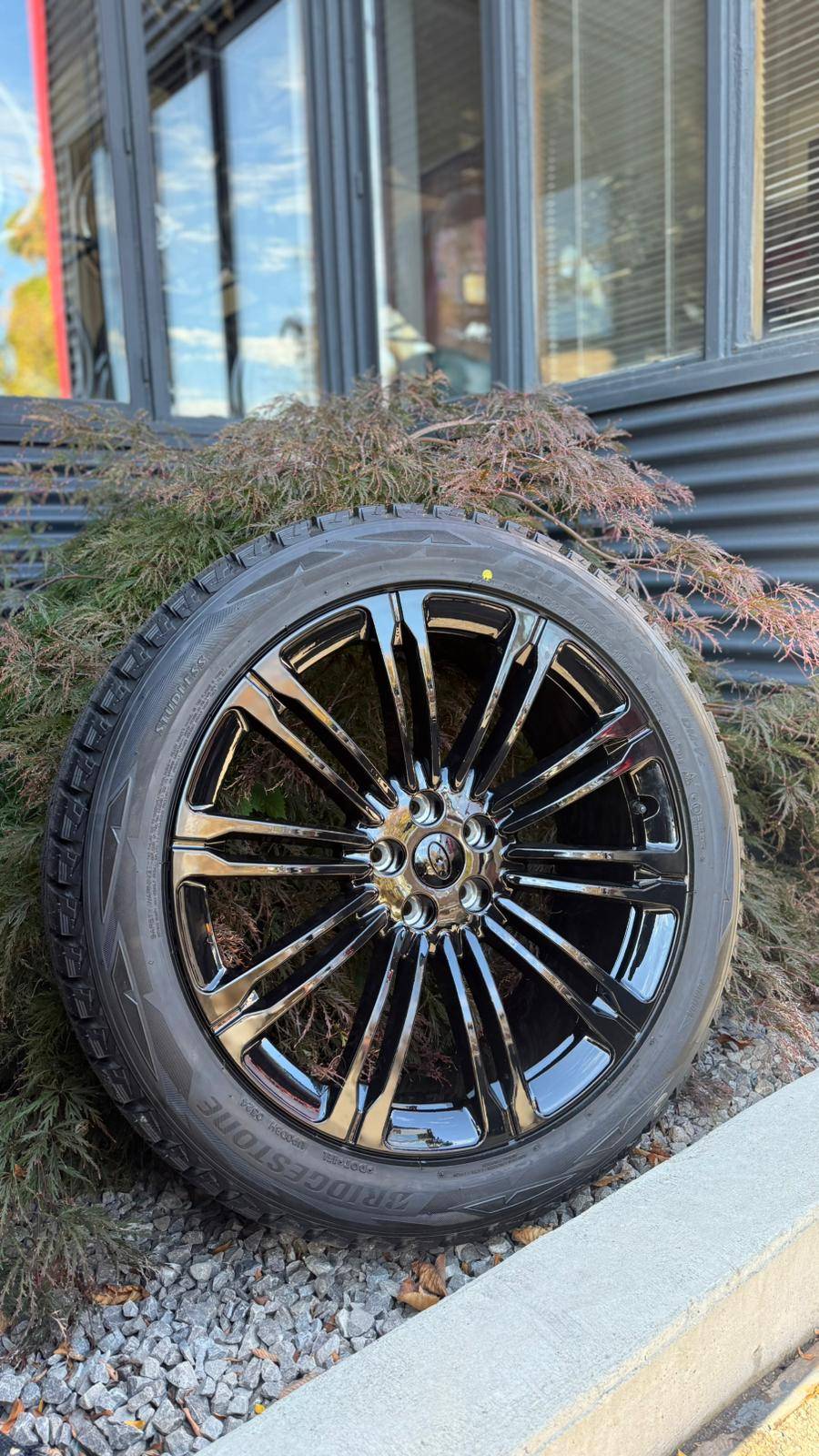 NEW 22”RangeRover (2023+)reps(5x120)+285/45/R22 Kumho snows - photo 2
