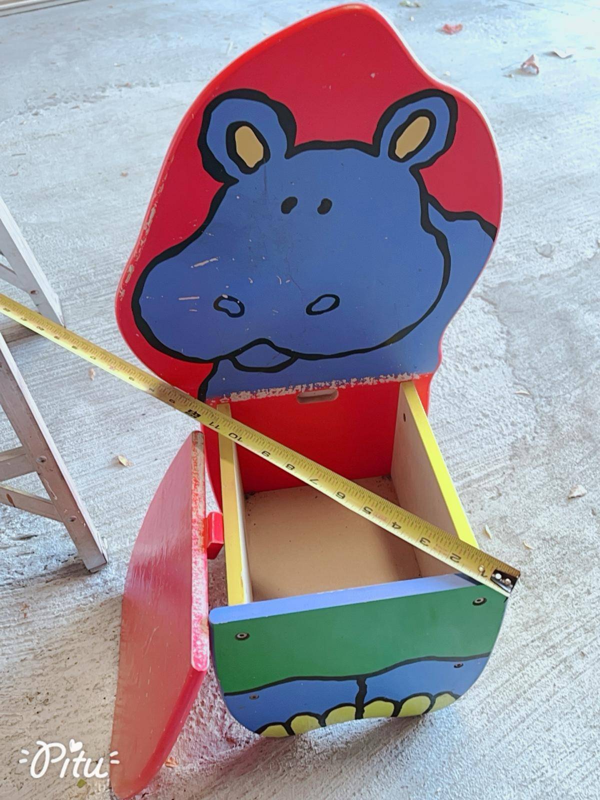 Cute hippo design on the backrest - photo 2