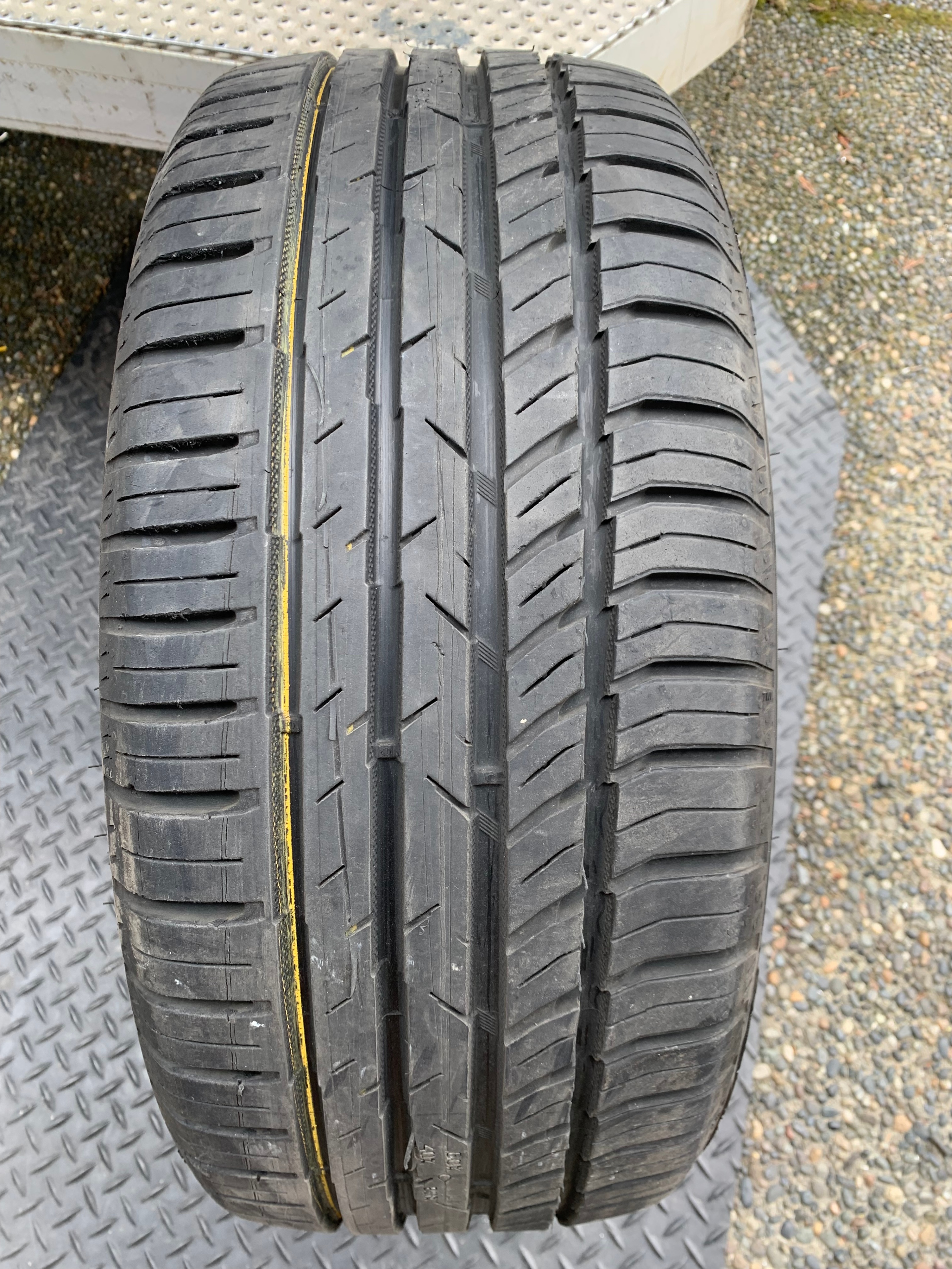 1 x single 205/45/17 88W XL M+S Nokian Zline A/S with 90% tread
