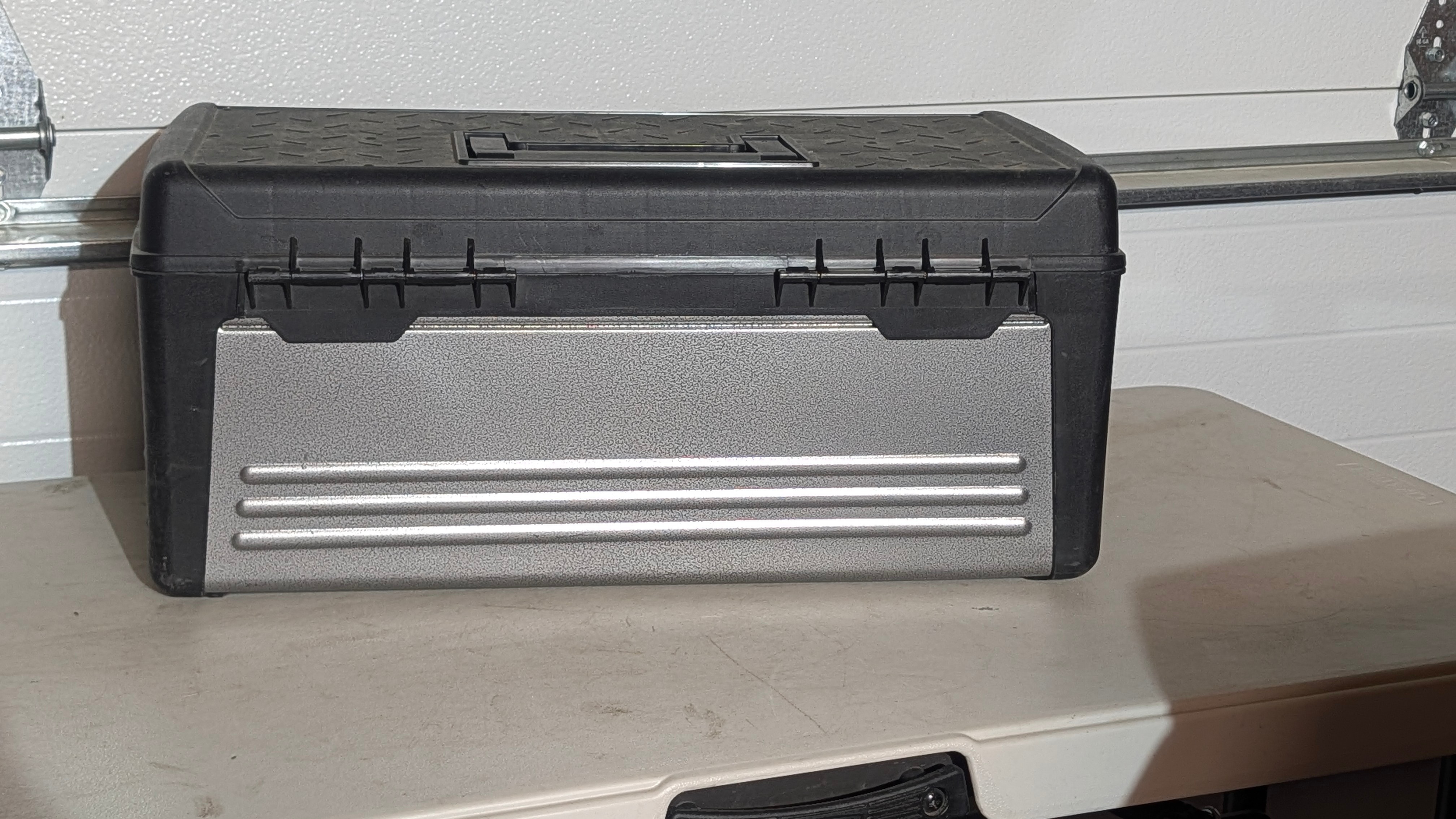MAXIMUM Portable Heavy Duty Steel/Resin Tool Box - photo 3
