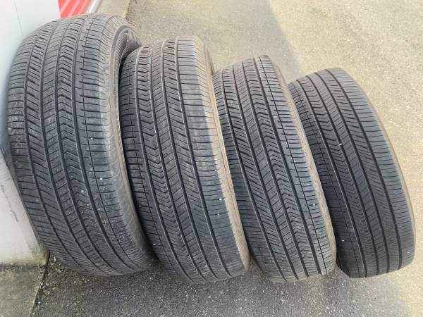 SET of 265/60/20 M+S 112H Yokohama Geolandar X-CV GO57 90% tread