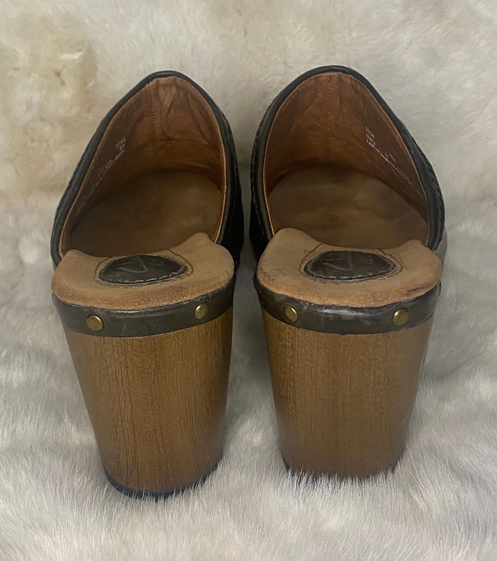 Clarks Artisan Brown Leather Women's Slip On Shoes Clogs Size 10 image indicator(5)