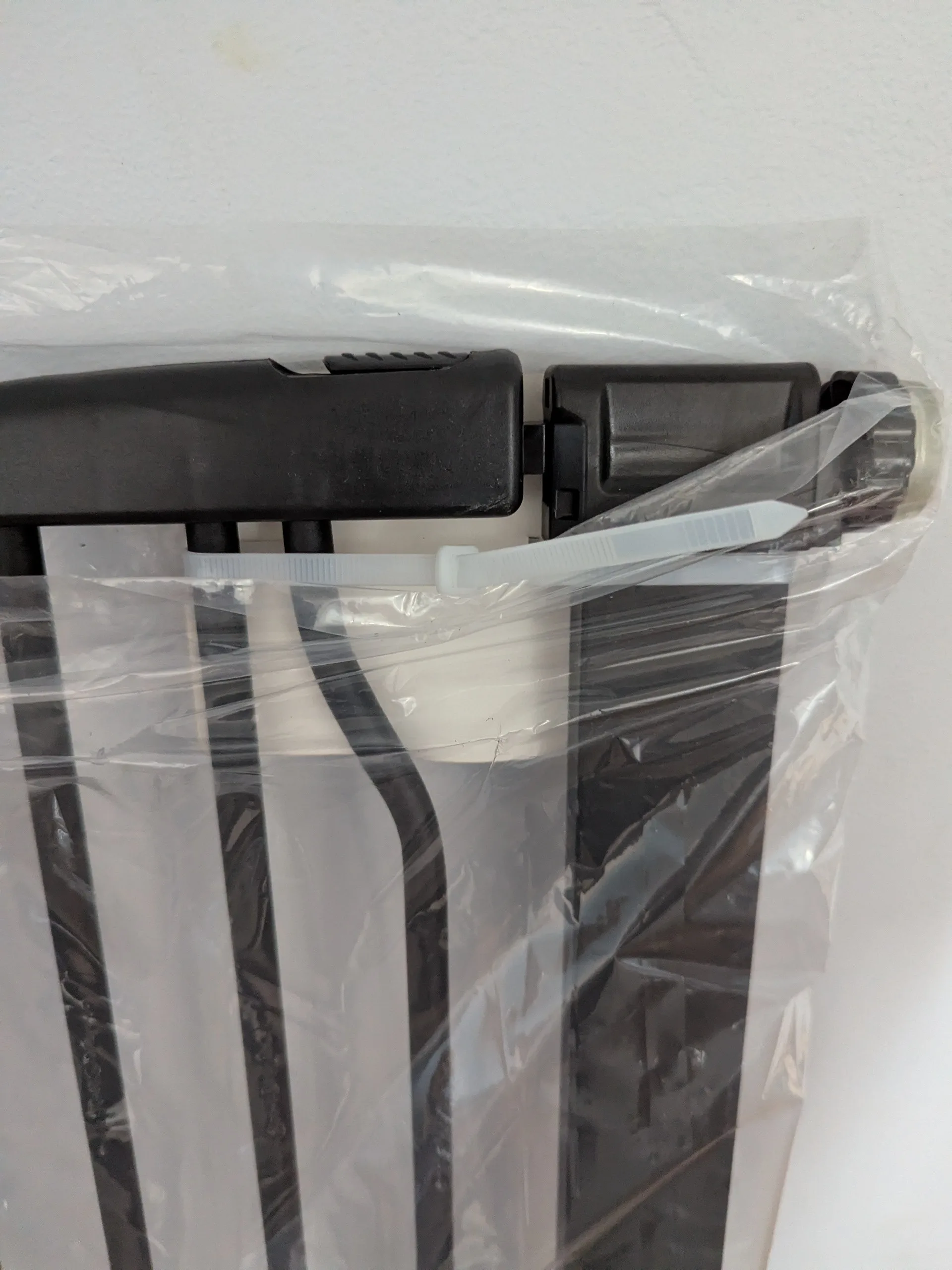 40.5" Extra Tall Baby Gate, 29.6"-32.5" Extra Wide Dog Pet Gate image indicator(3)