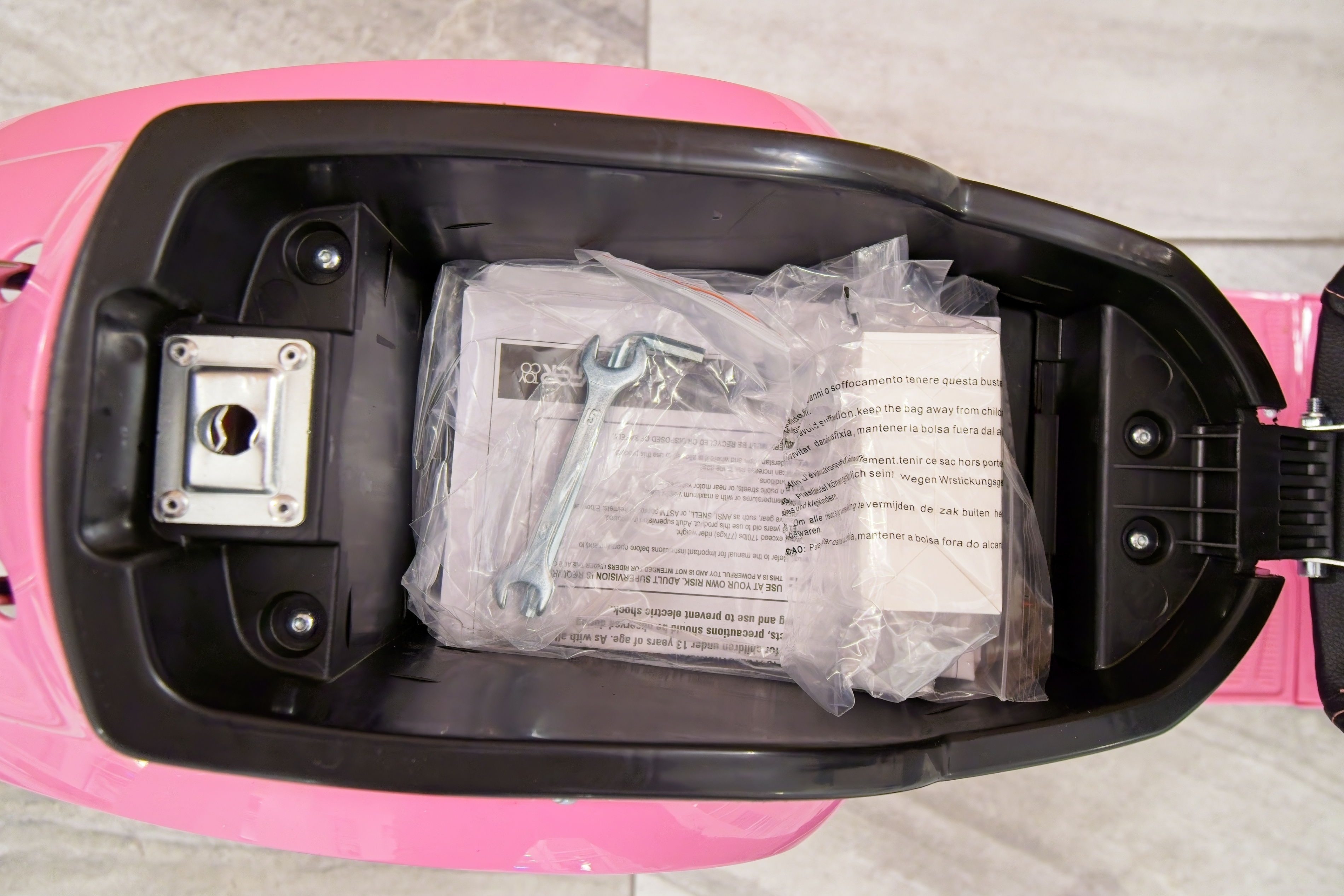 Barbie Electric Scooter, 24V Battery-Powered - photo 3