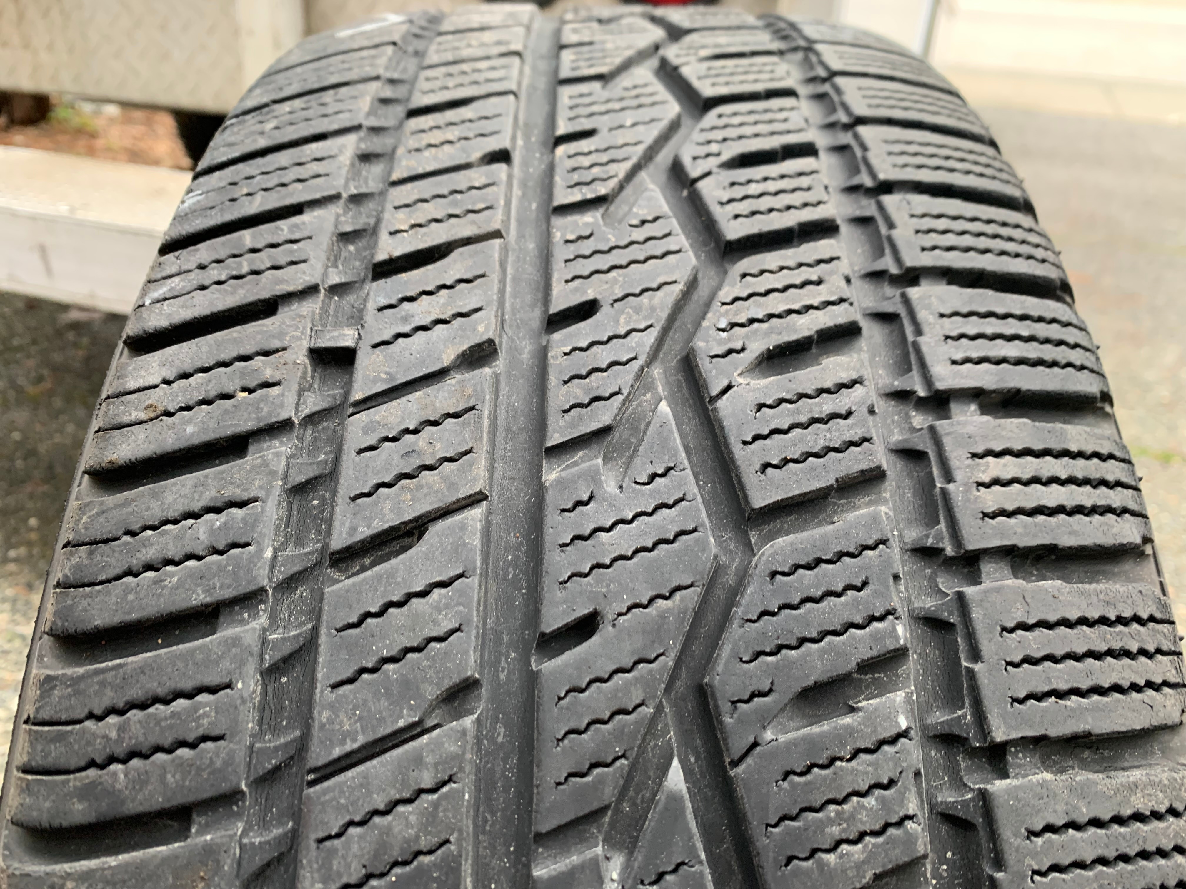 1 x single 225/55/17 M+S Toyo Celsius CUV with 65% tread - photo 3