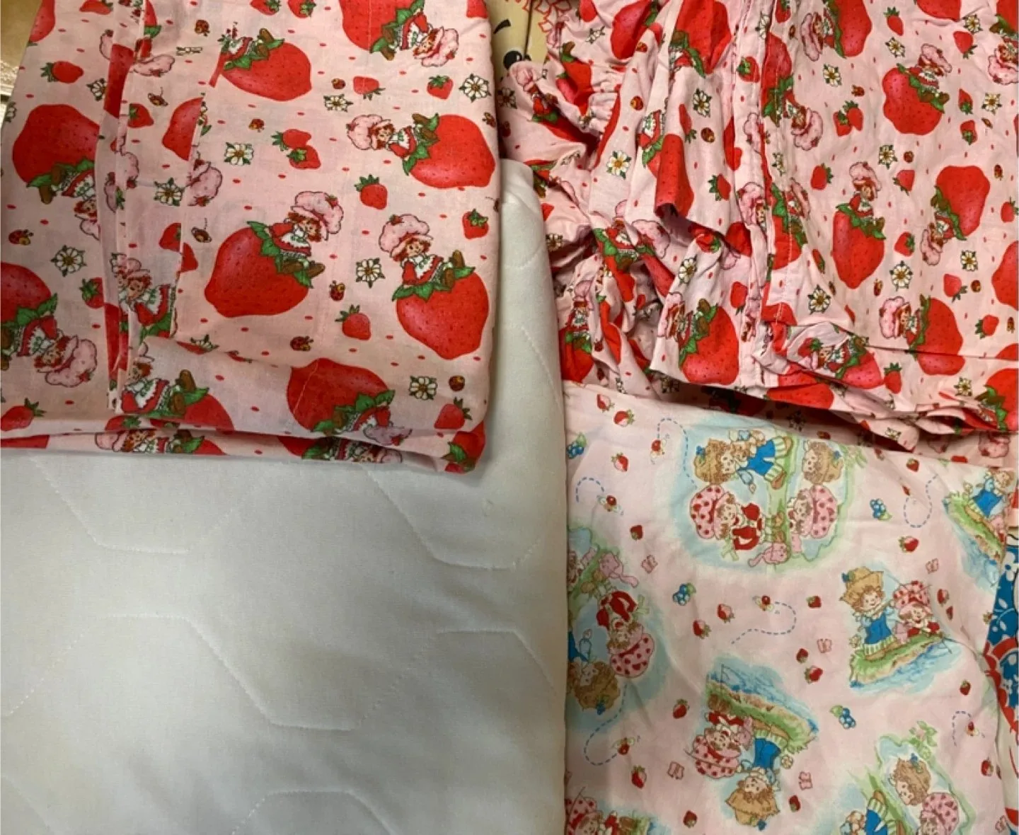 Strawberry Shortcake Crib Bedding Set image indicator(2)