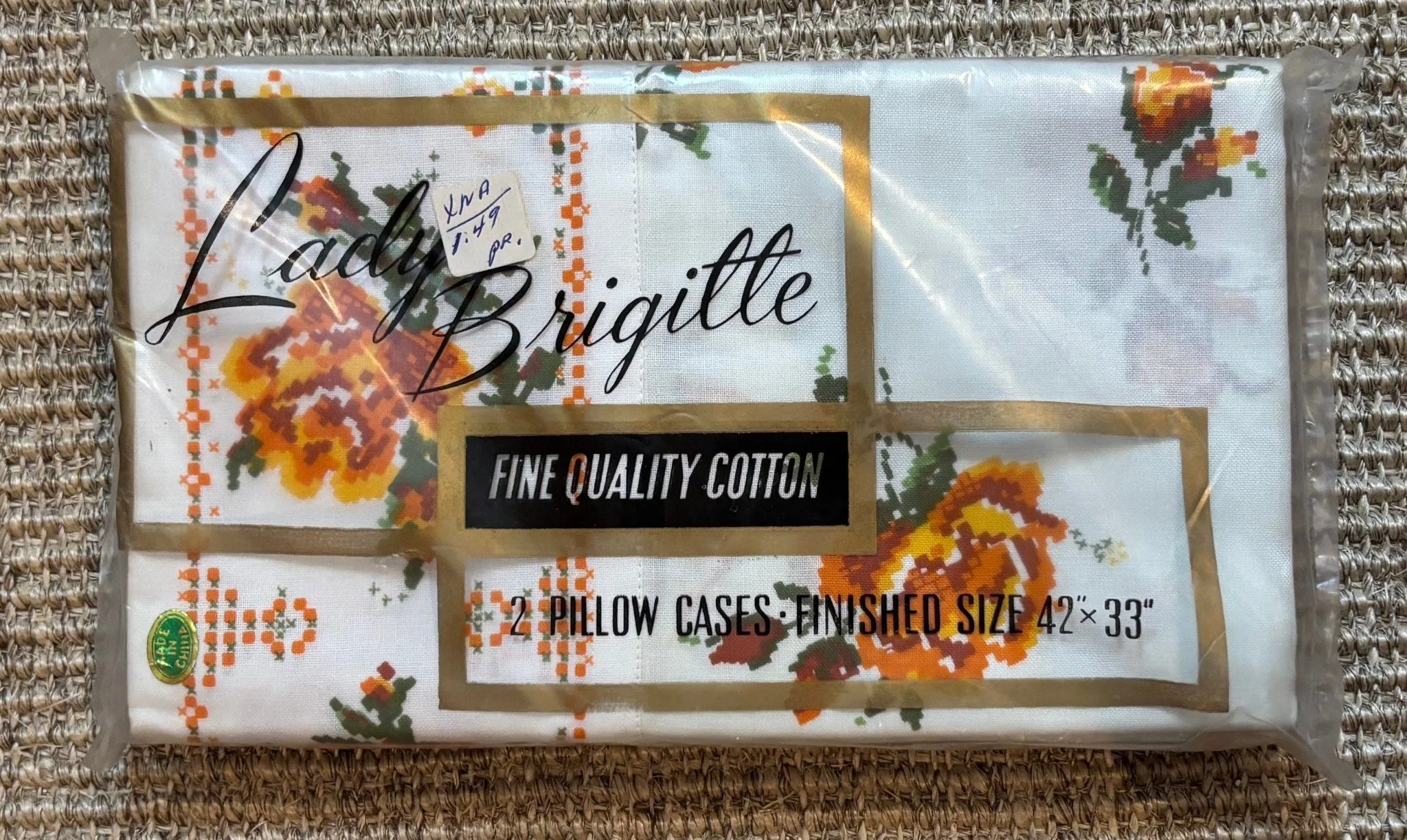 Made in Canada Lady Brigette Orange Cotton Queen Pillowcases image indicator(4)