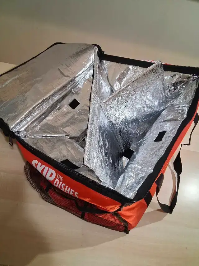 SkipTheDishes brand new Delivery Bag - photo 3