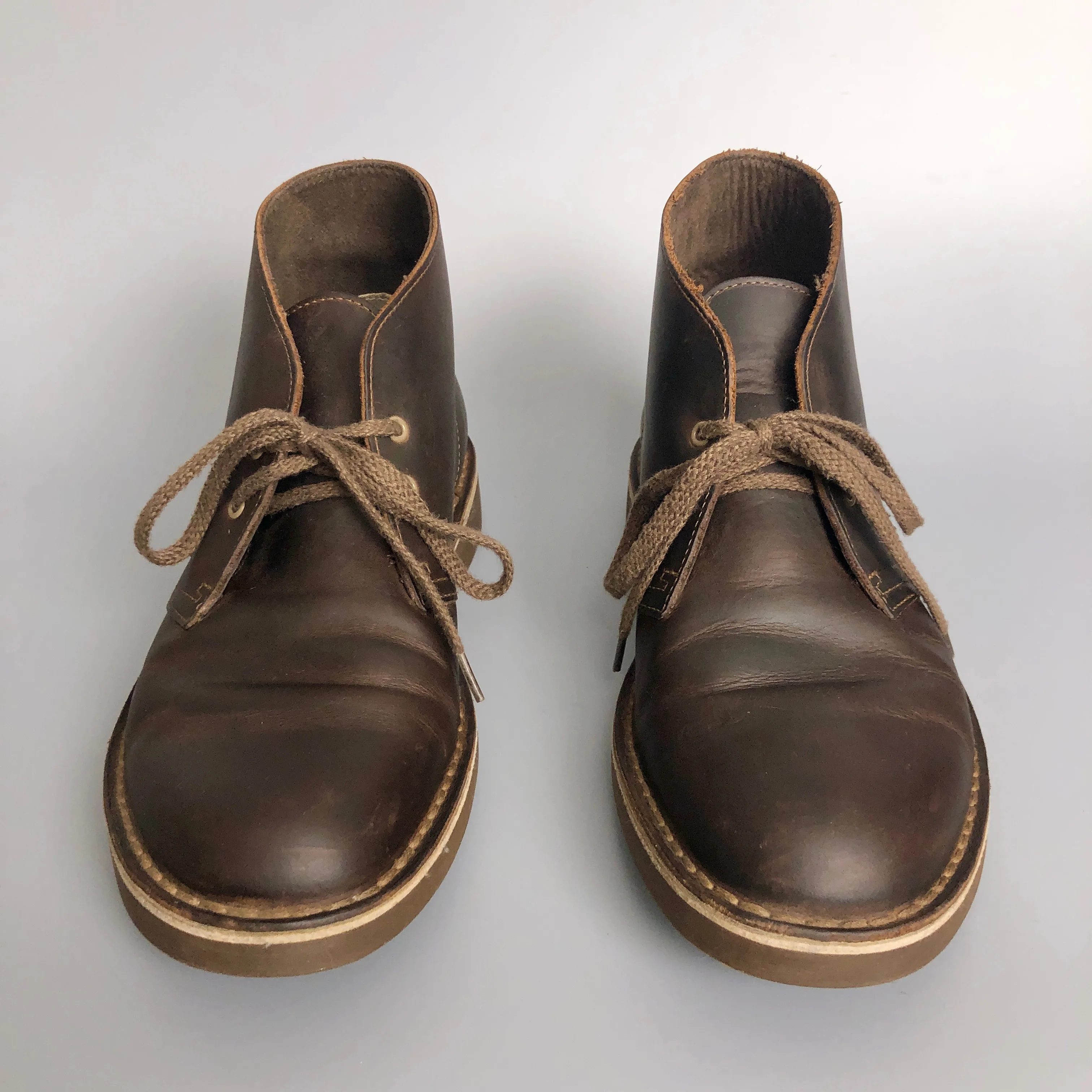 Gently Used Classic Clarks Leather Shoes image indicator(6)