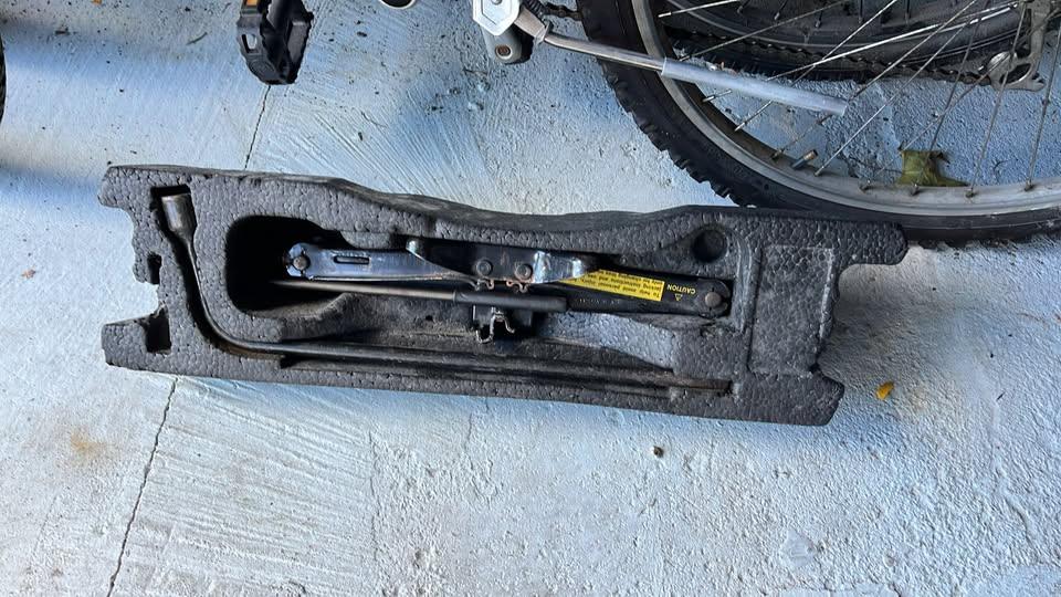 Car Right Jack, Toyota Yaris Tires Change Kit for Cars