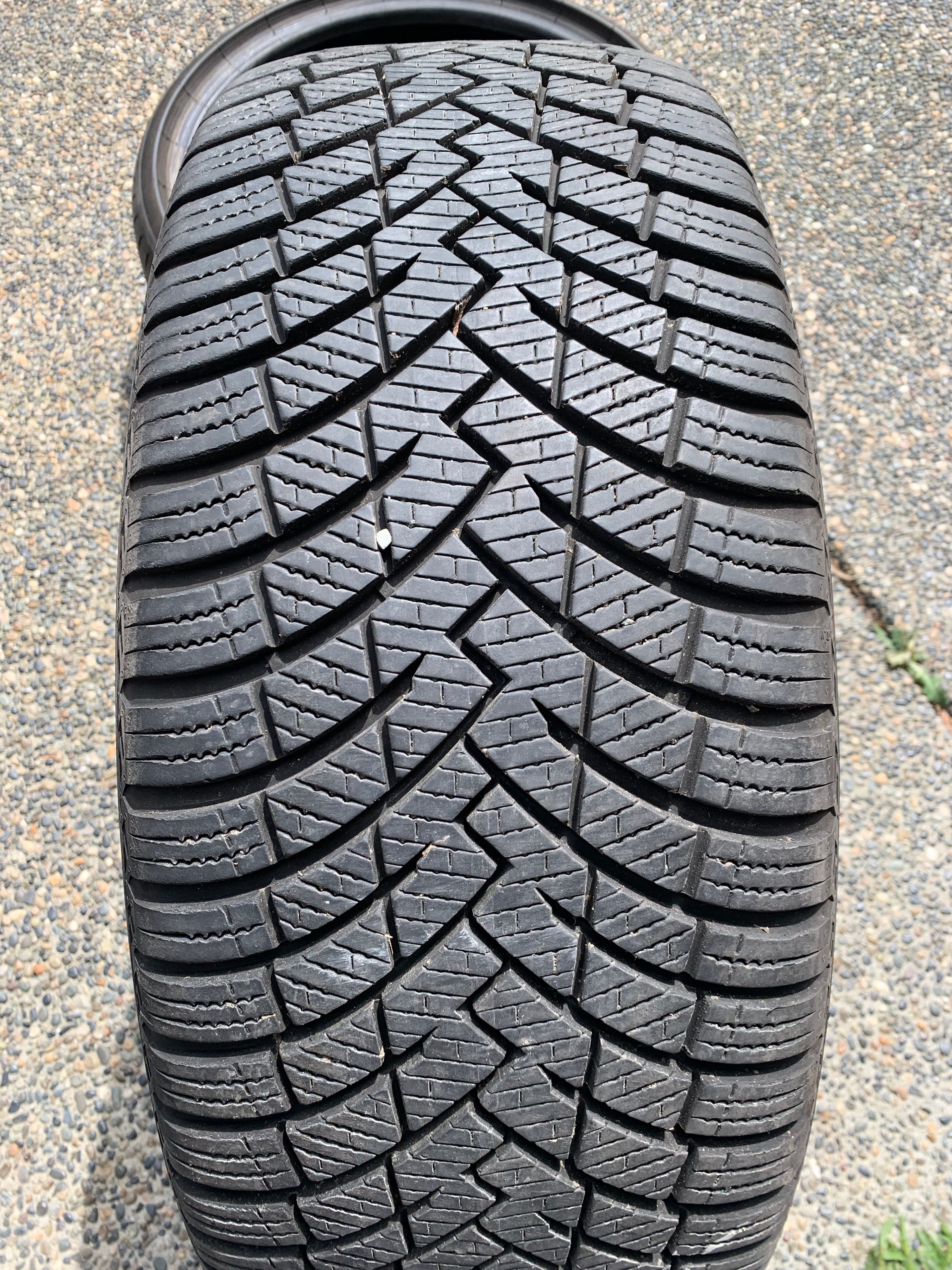 1 X single 245/50/20 Pirelli scorpion weather active Like new