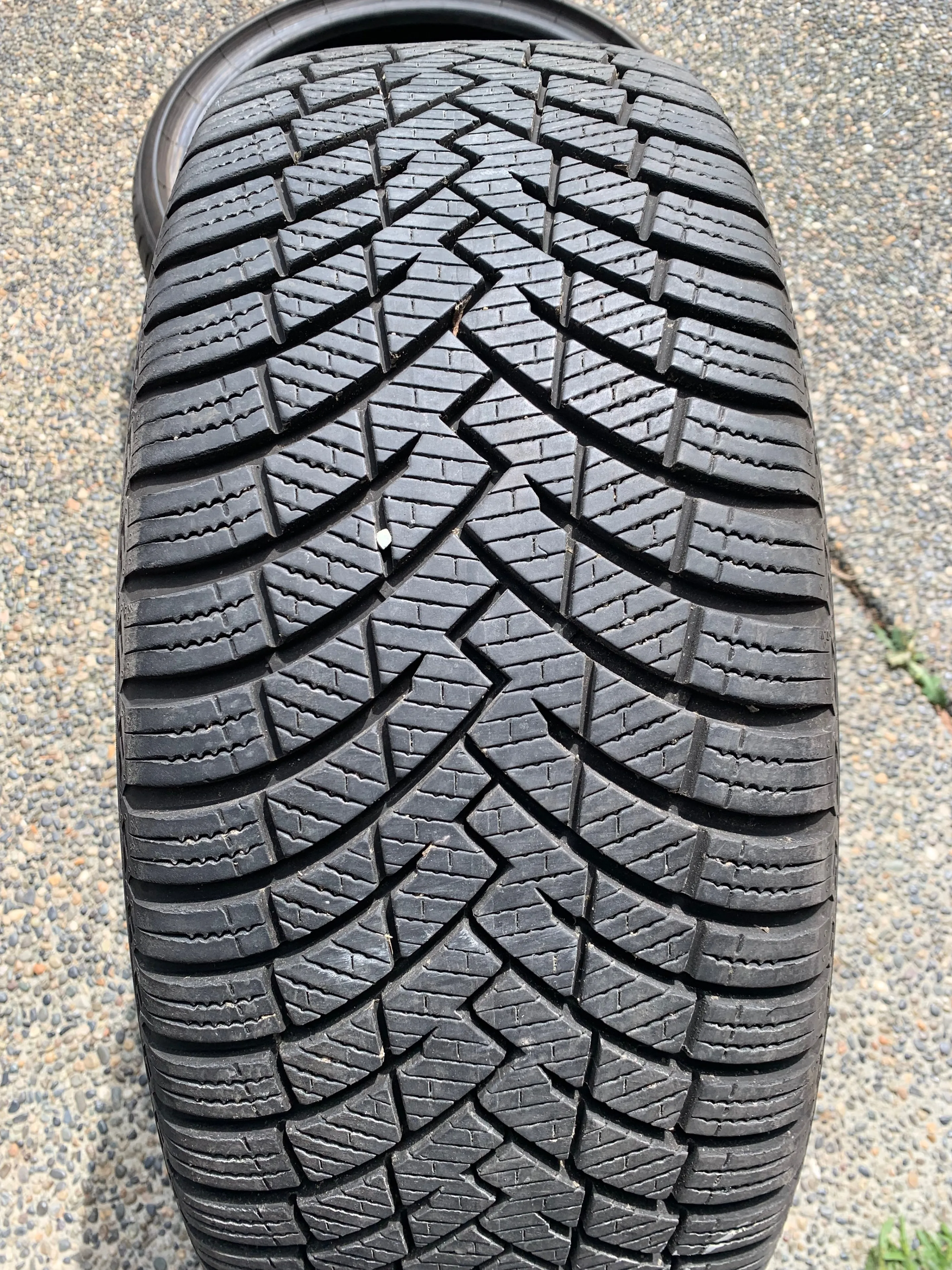 1 X single 245/50/20 Pirelli scorpion weather active Like new thumbnail