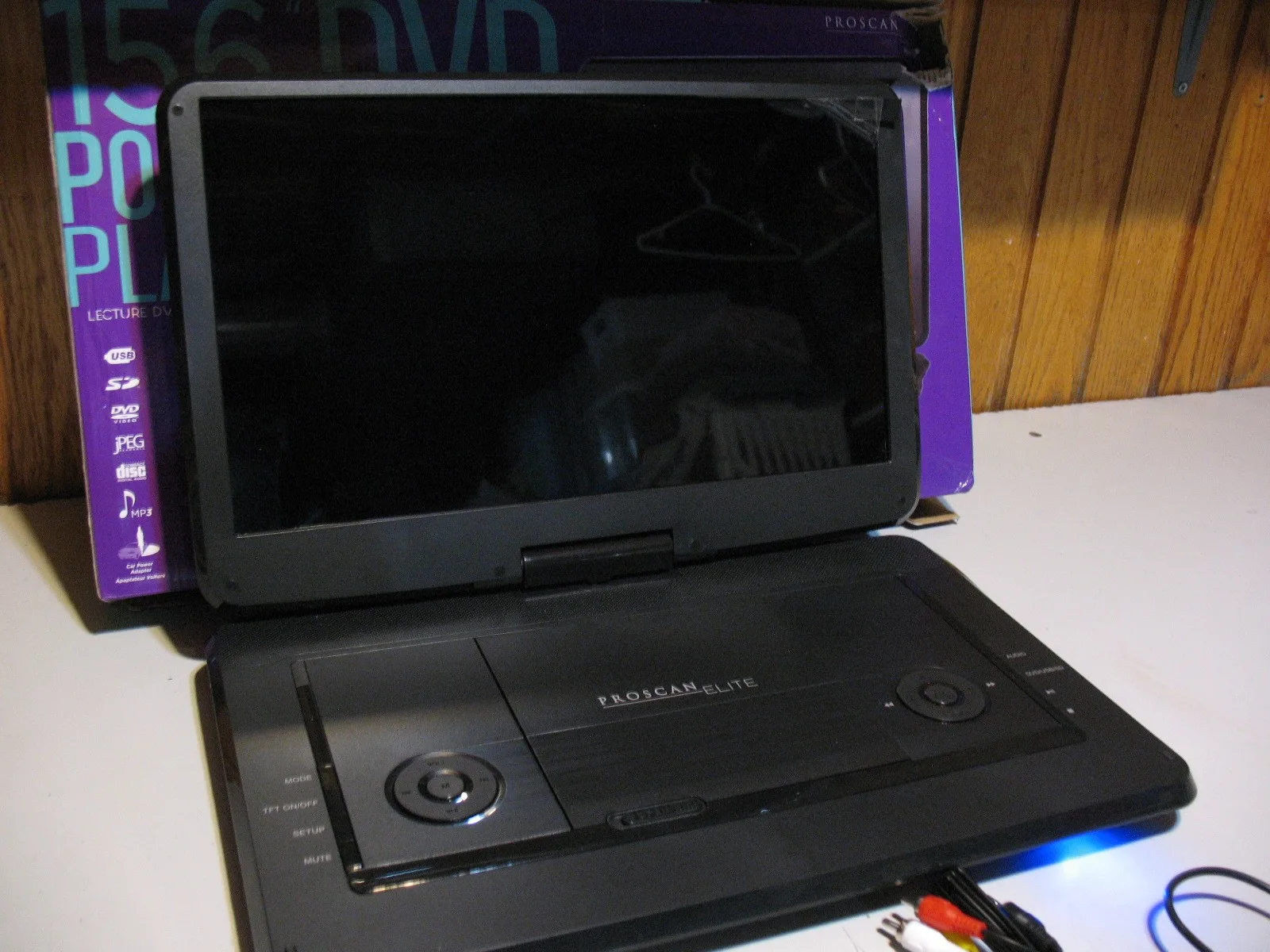 Portable DVD Player with Swivel Screen, BRAND NEW image indicator(7)