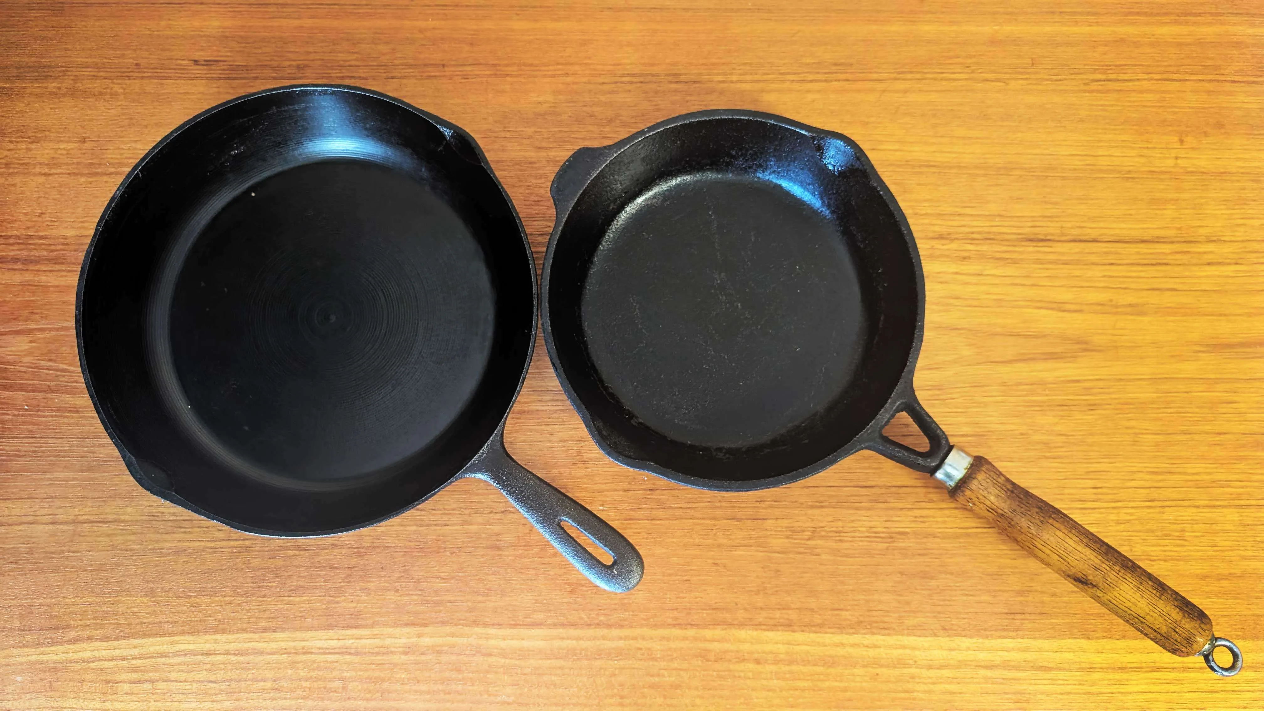 2 x Cast Iron Double Spout Skillets / Frying Pans - Seasoned image indicator(3)