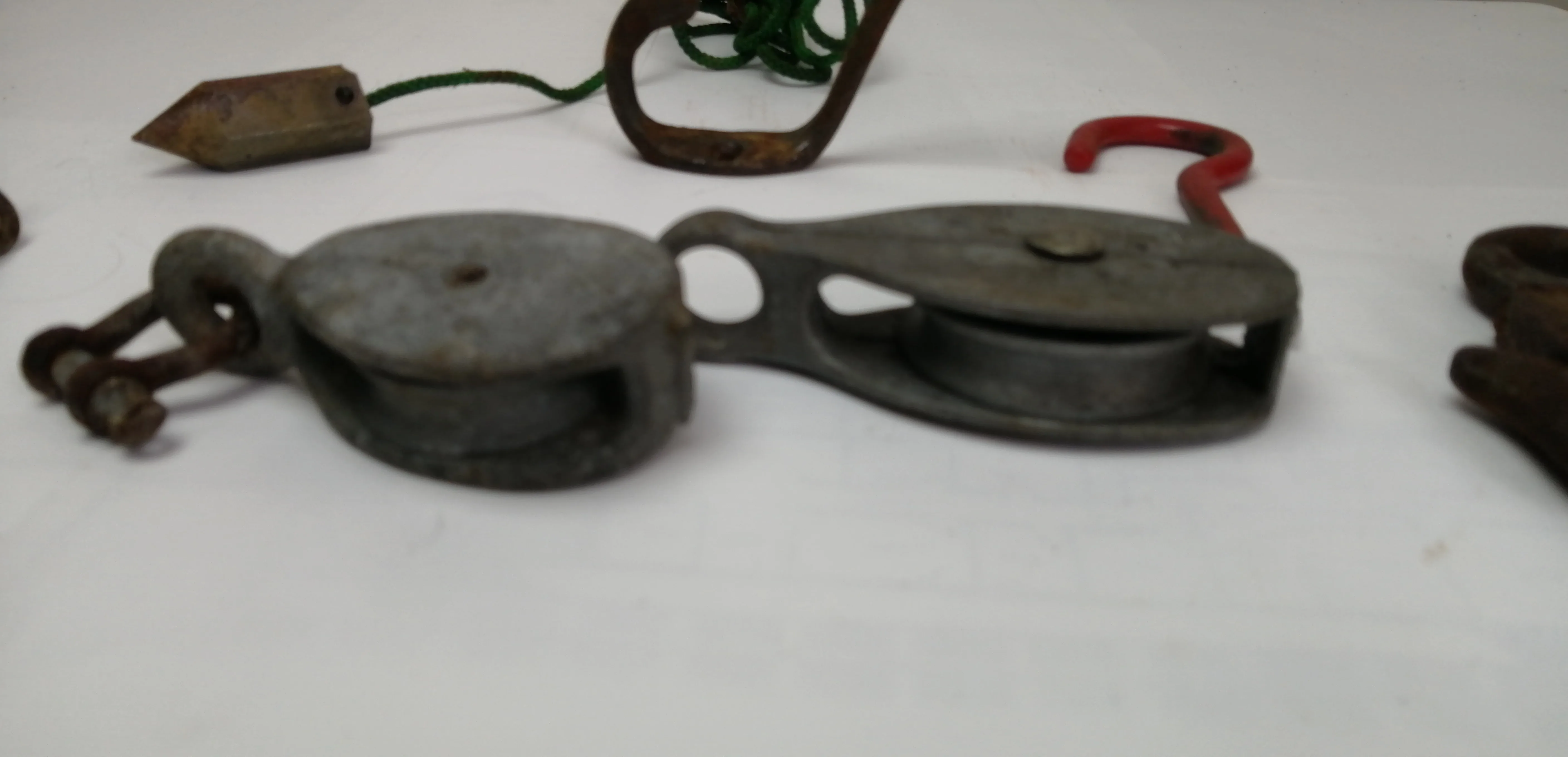 Man Mixed Lot:pulleys, lifting hook, carpenter plumb, reg.hooks image indicator(7)