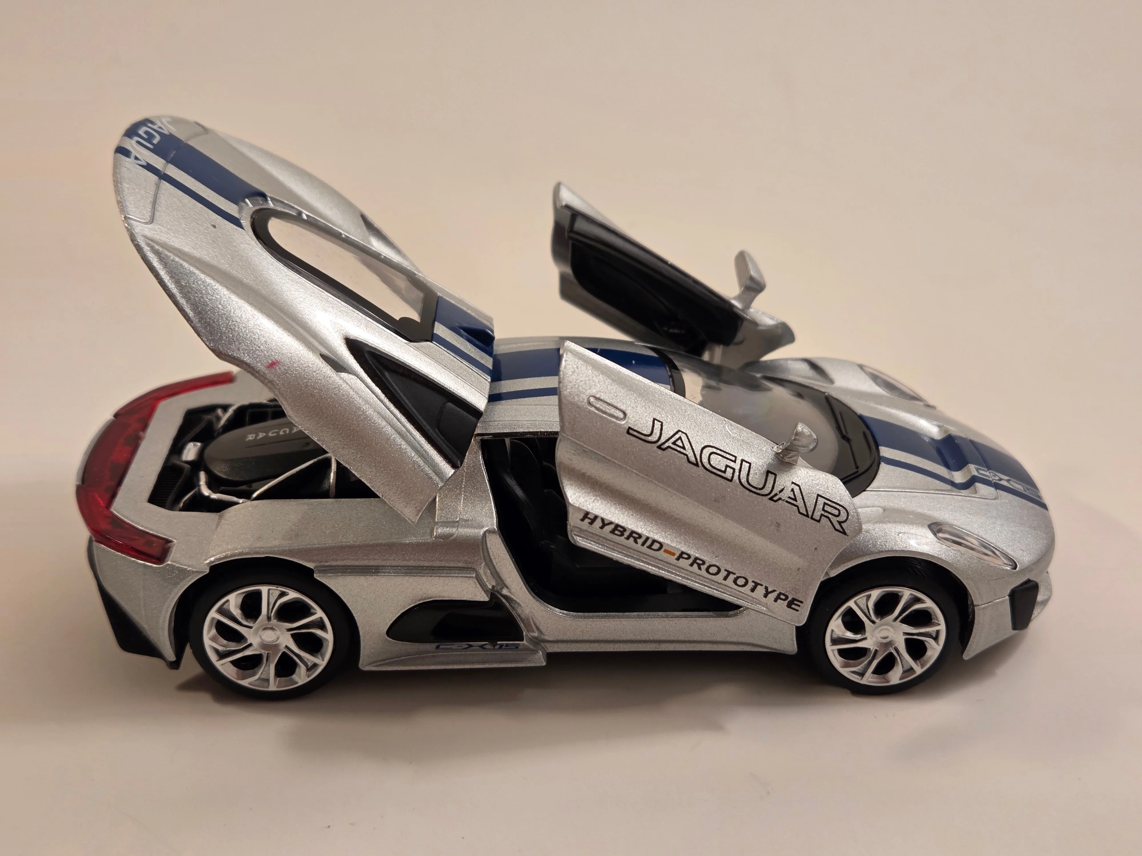 Jaguar C-X75 1:32 diecast silver – lights & sound image indicator(4)