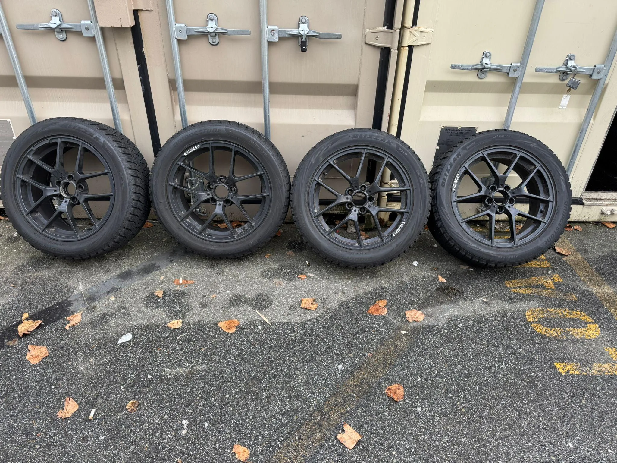 Bridgestone Blizzak Studless Winter Tire Set