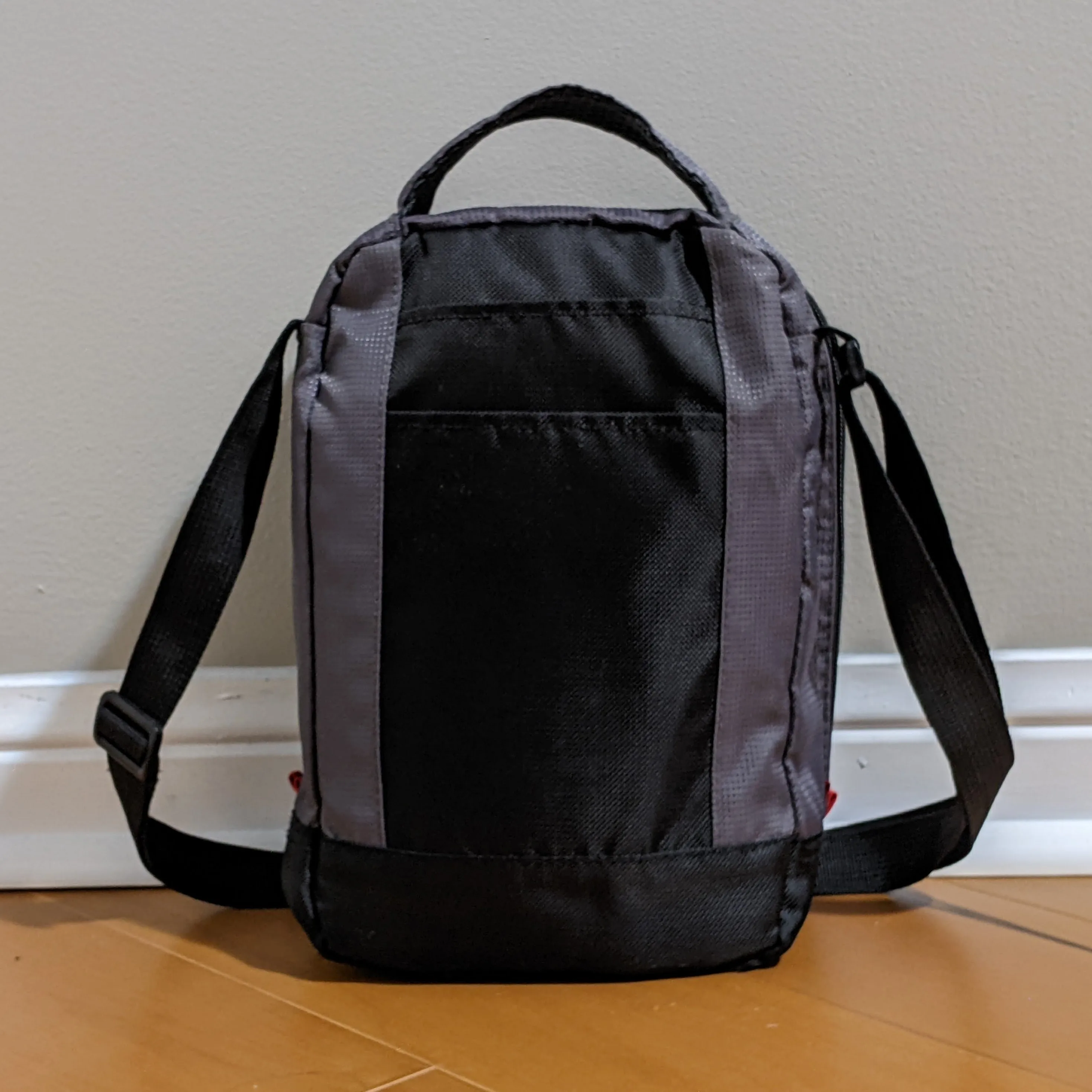 Ecko Unlimited Vertical Boarding Bag, Travel Bag image indicator(3)