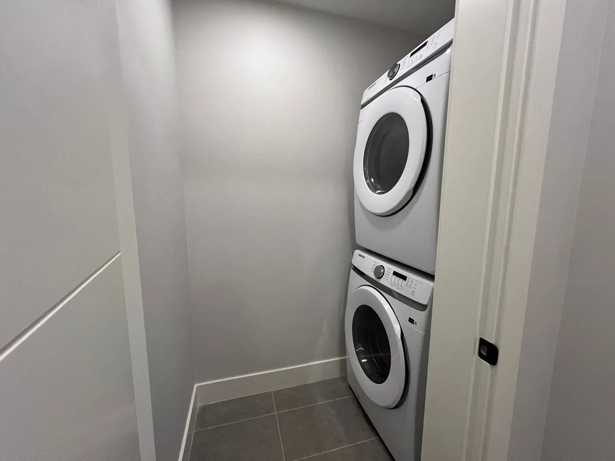 1 bed + den condo for rent image indicator(3)