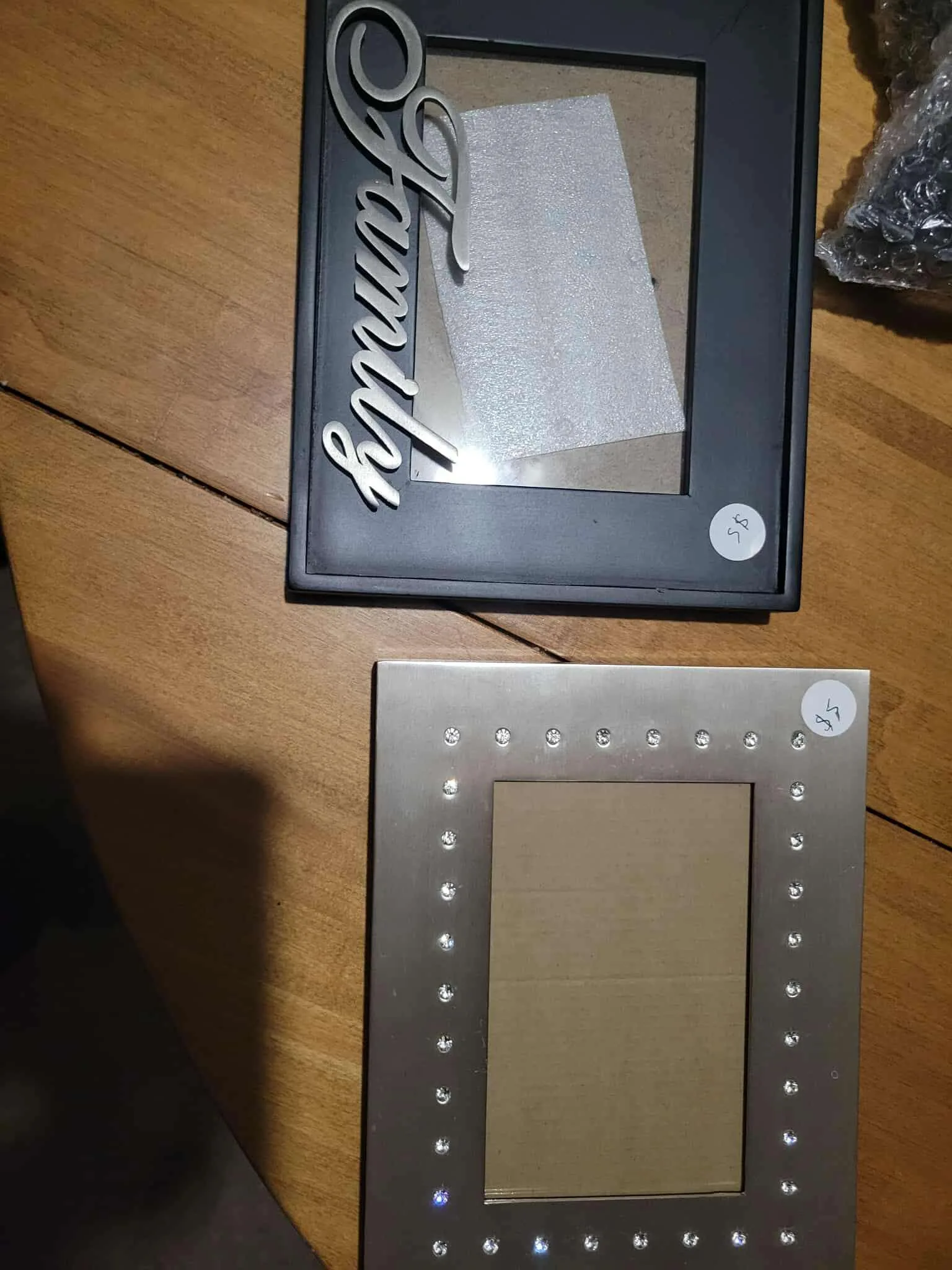 Knick-knacks 2 image indicator(2)