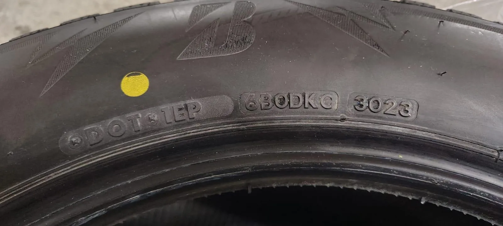 Bridgestone BLIZZAK WS90 Winter Tires 235/55R17 image indicator(6)
