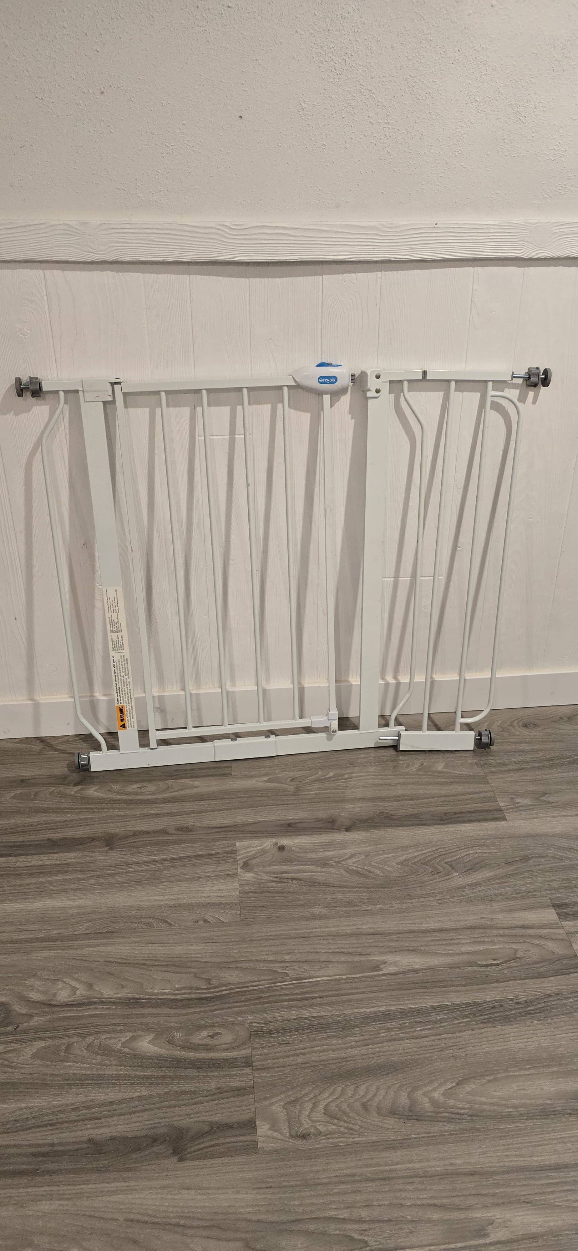 Regalo Extra Wide Baby Gate, LIKE NEW - photo 2