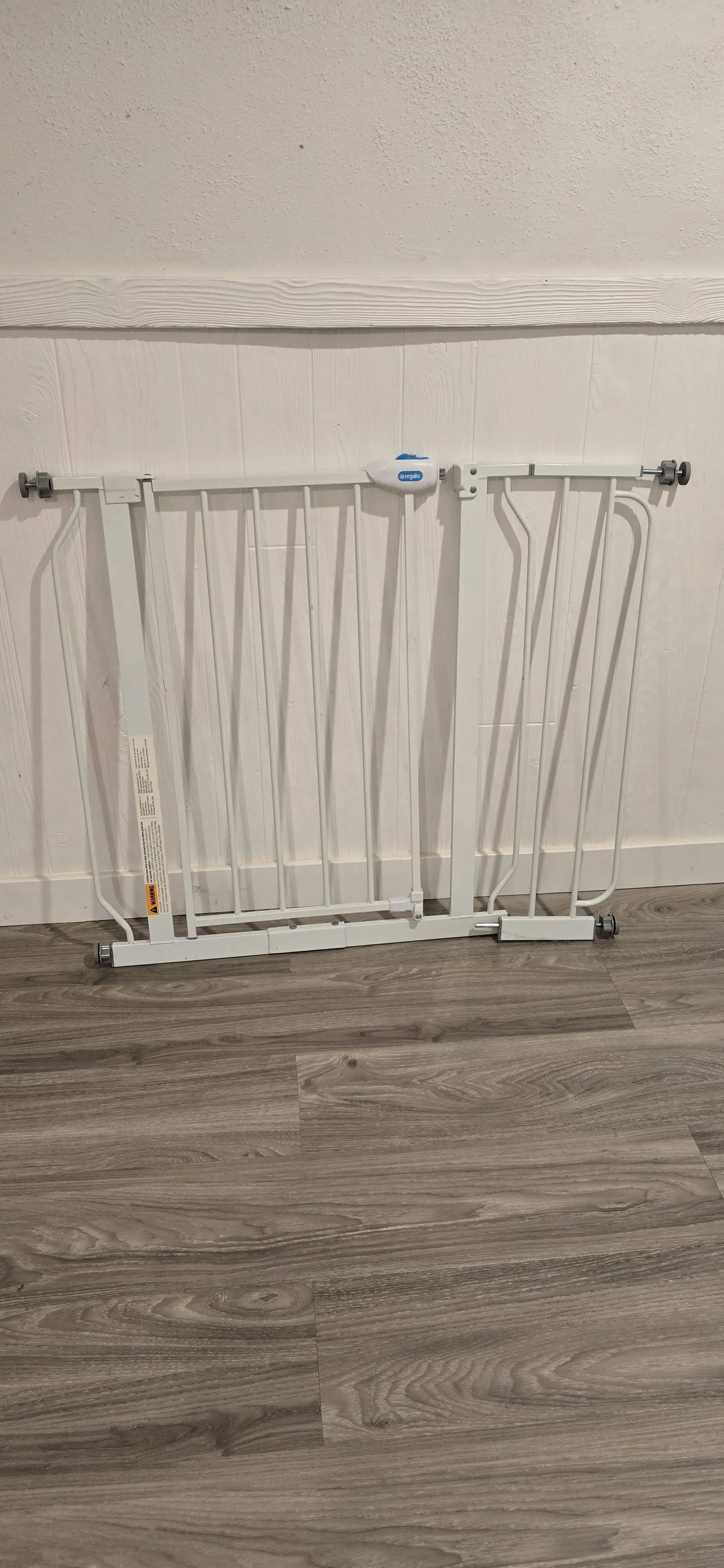 Regalo Extra Wide Baby Gate, LIKE NEW image indicator(2)