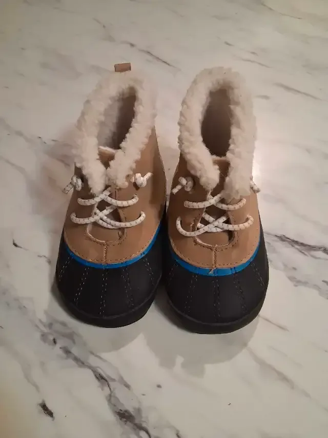 Carter's Boots 9-12 Months thumbnail