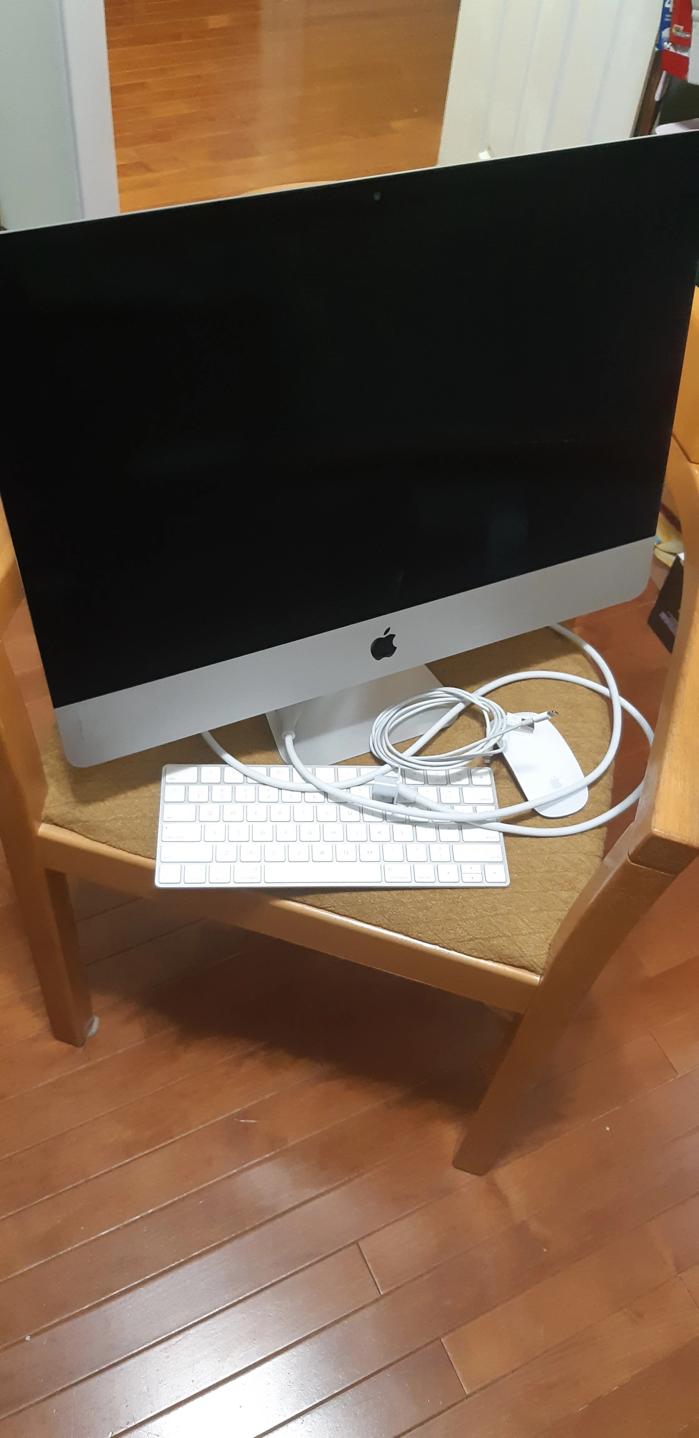 21.5 iMac for sale. image indicator(3)