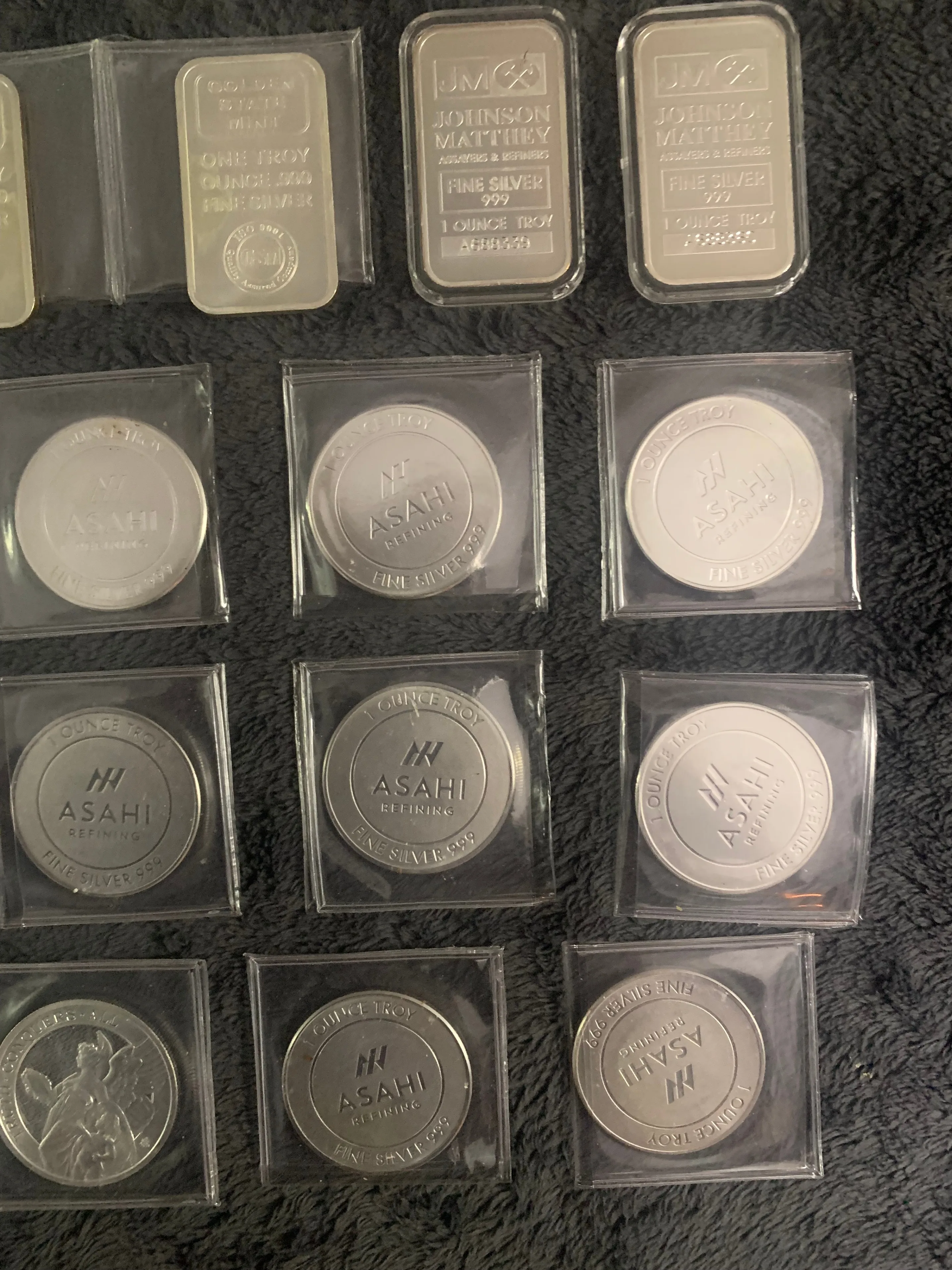 Lot of 20 1oz Coins / Silver Bars image indicator(7)
