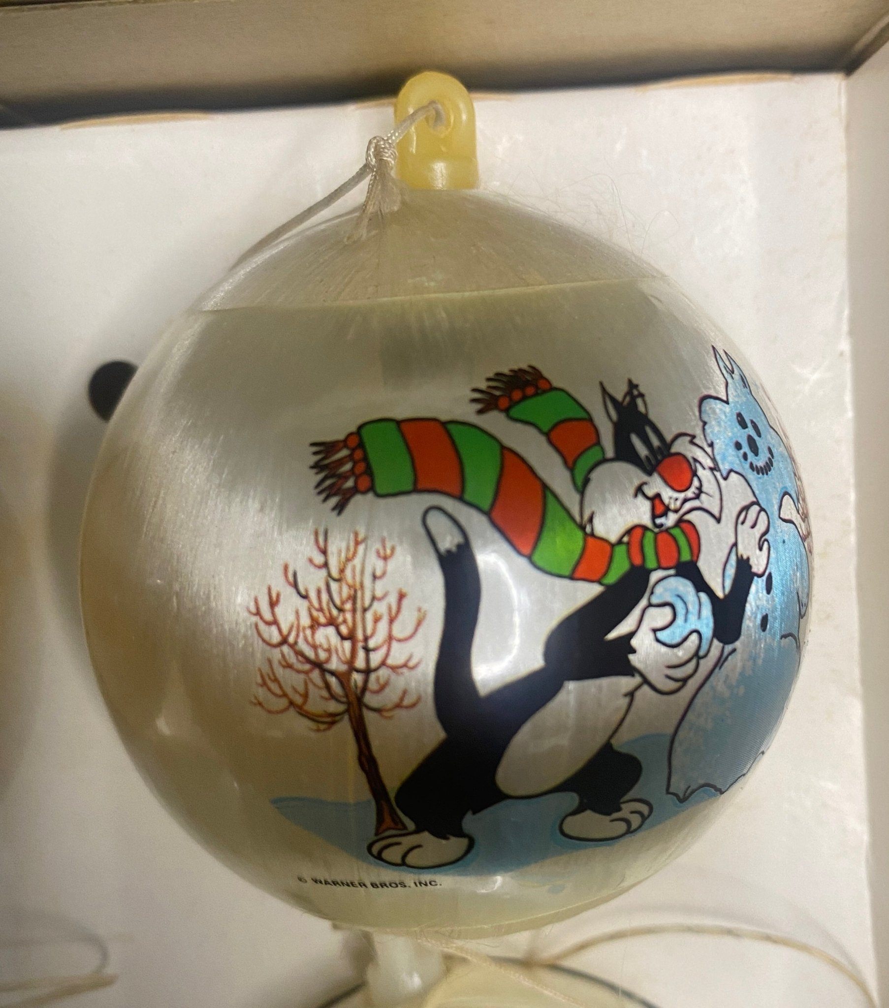 Vintage Looney Tunes Threaded Christmas Ornaments - photo 3