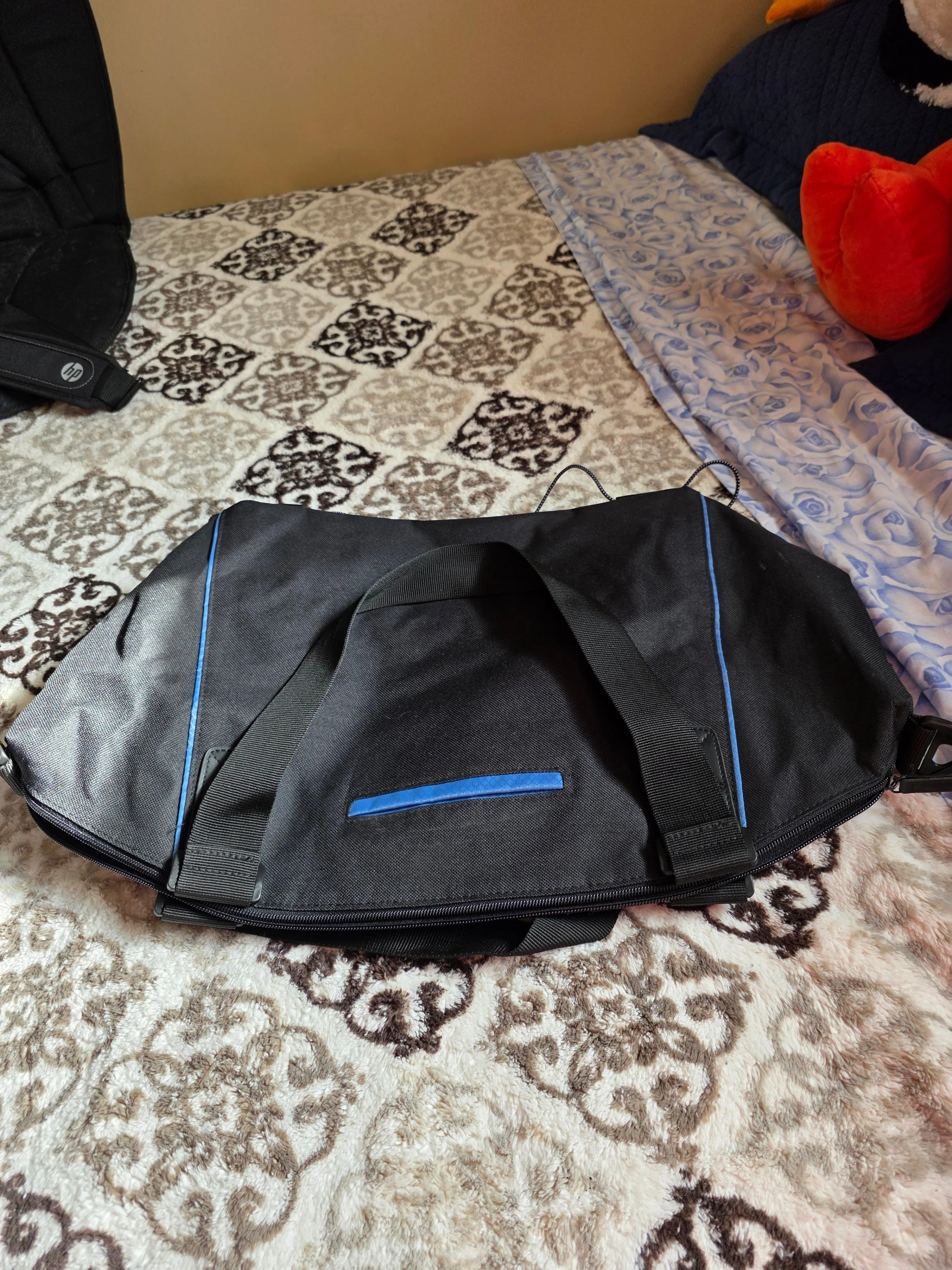 Blue and Black Shoulder Bag image indicator(4)