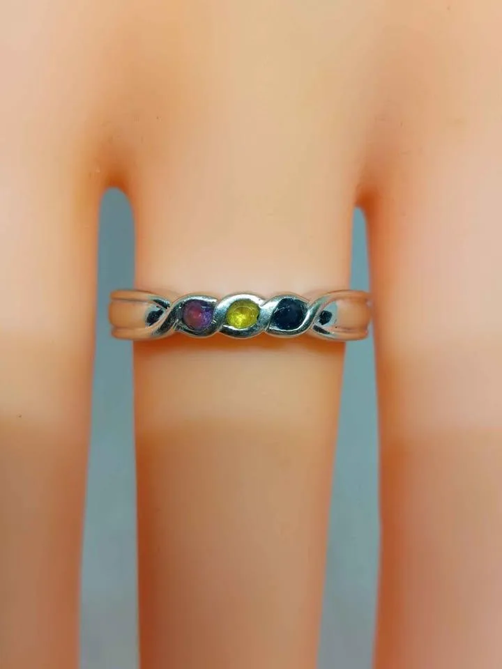 10K White Gold ring size 8 thumbnail