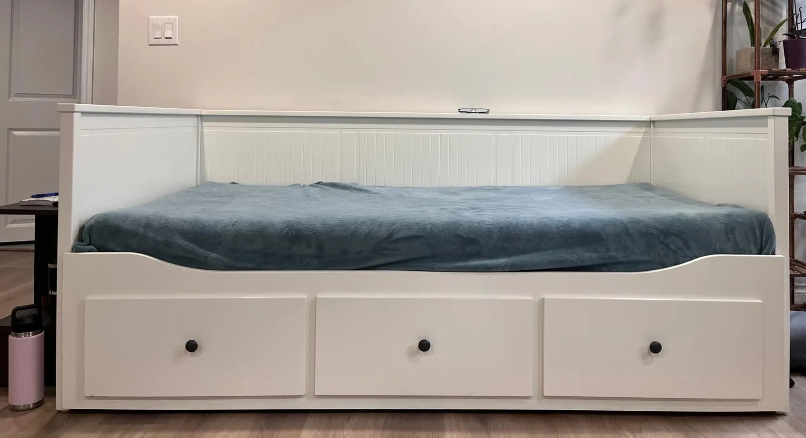 3-Drawer Daybed – Excellent for Guest Rooms & Small Spaces image indicator(4)