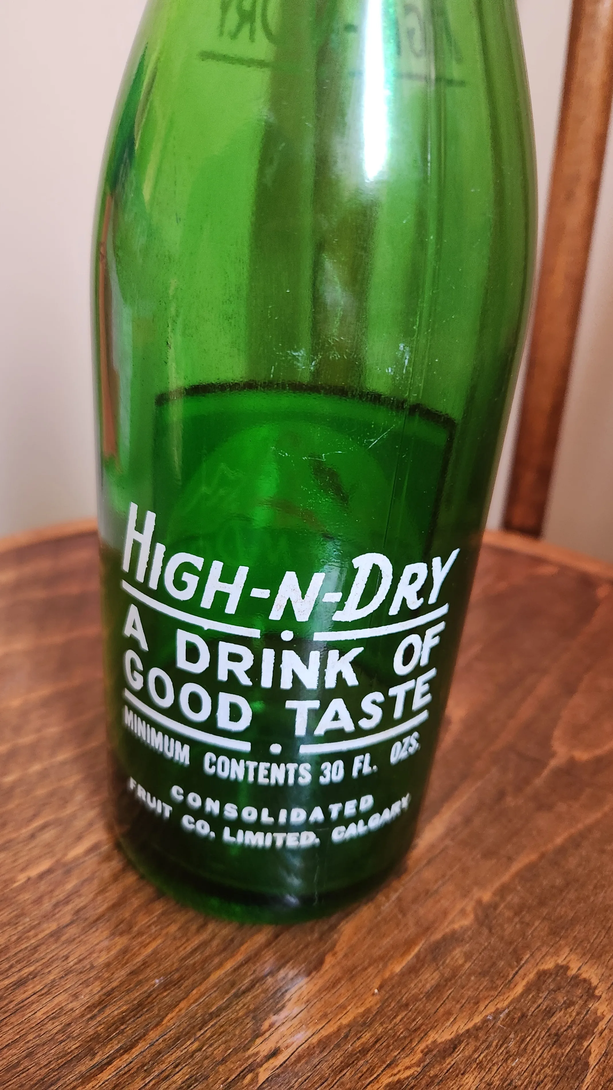 Vintage Hi-n-Dry 30 oz Gingerale bottle image indicator(2)