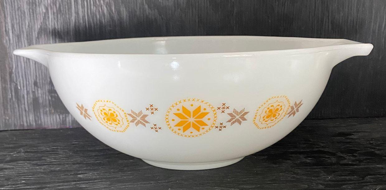 Pyrex Town and Country 4 Quart Cinderella Mixing Bowl 444