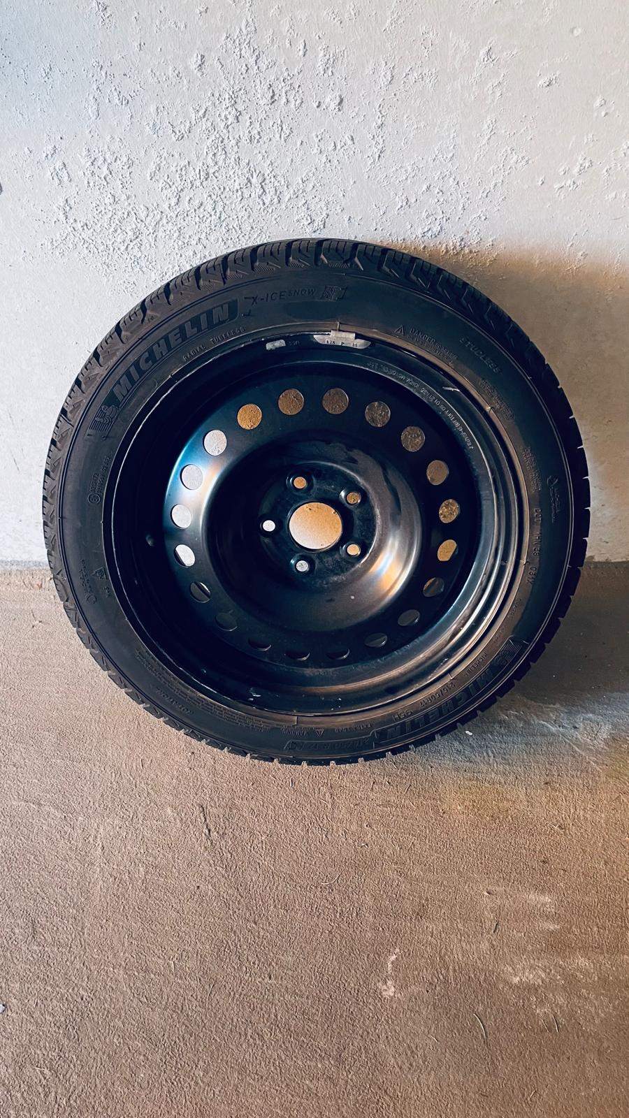 4 Michelin Xice snow winter tire on steel rim. 215/50 R17 - photo 4