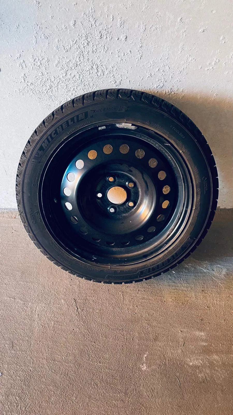 4 Michelin Xice snow winter tire on steel rim. 215/50 R17 image indicator(4)