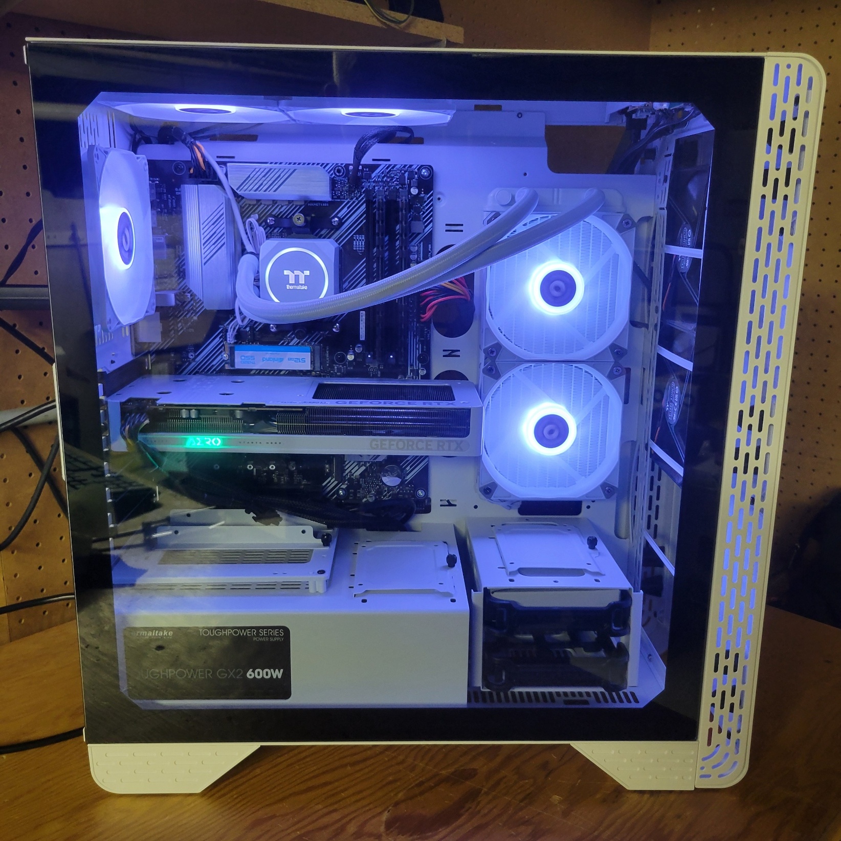 Gaming PC Ryzen 5-5500 + Gigabyte Aero RTX 5060