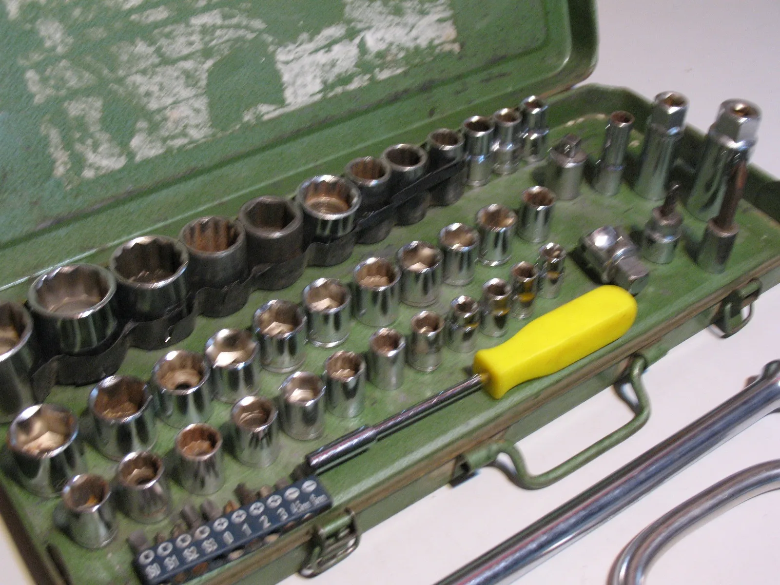 60 Piece Socket and Screwdriver Set image indicator(7)