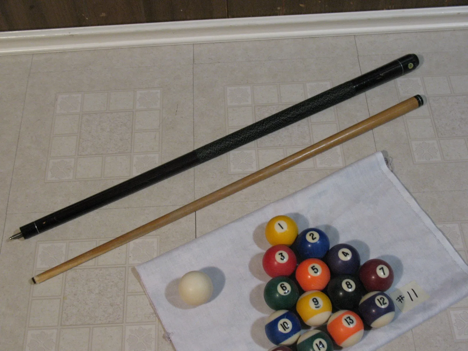 Billiard Balls and Cue image indicator(10)