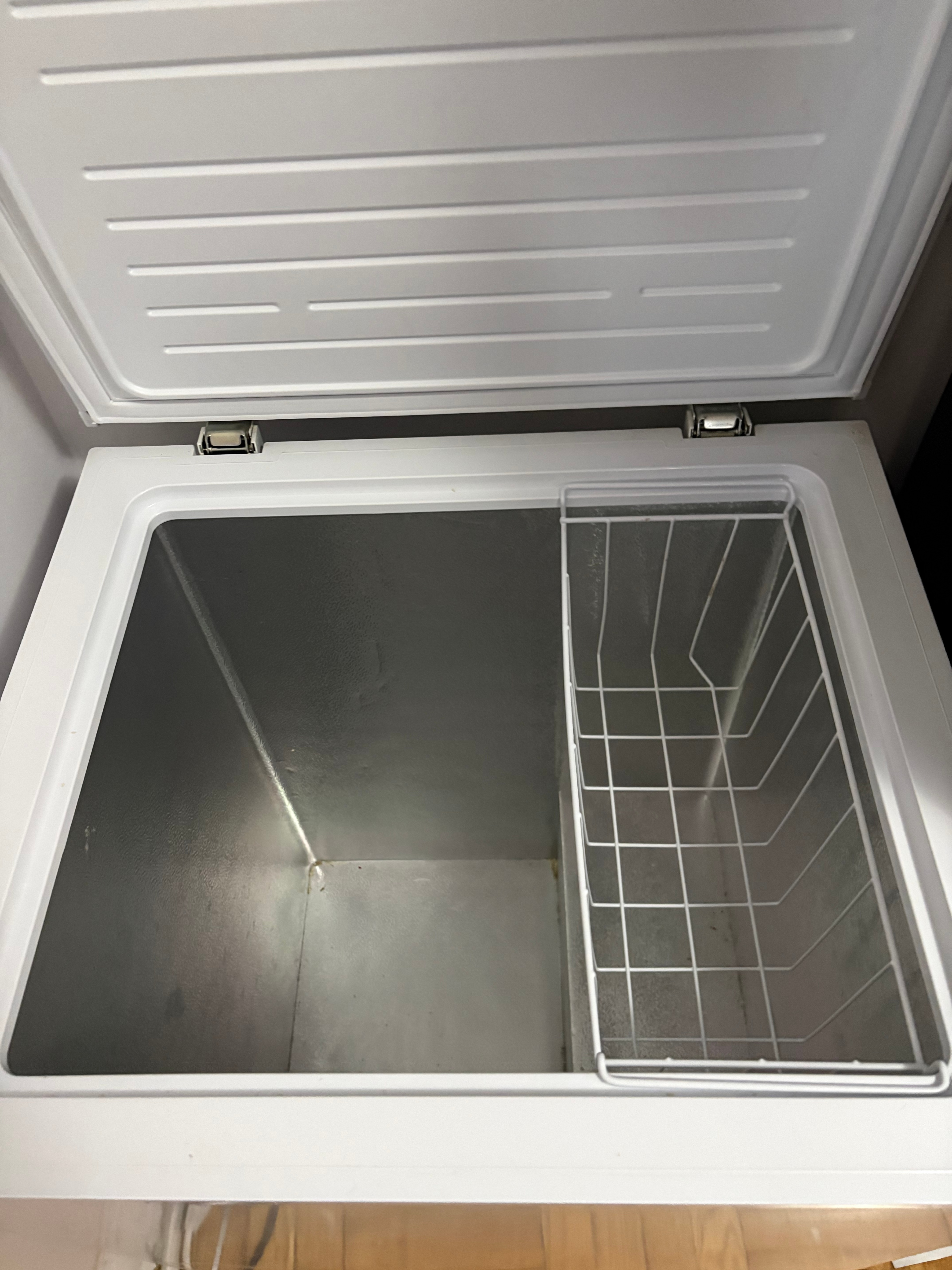 Moving Out Sale - Frigidaire Cabinet Freezer / Deep Freezer - photo 2
