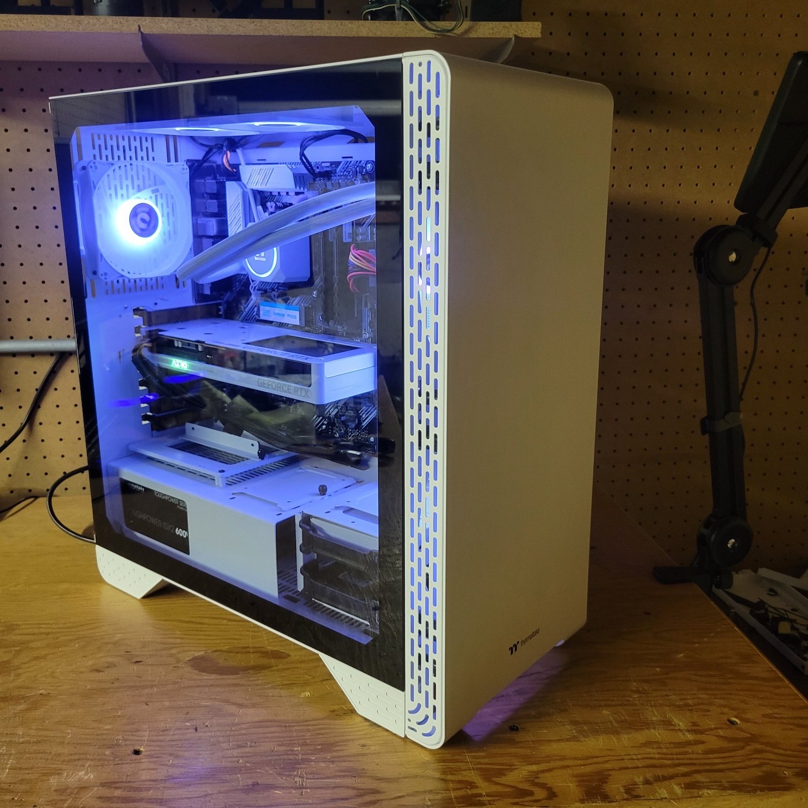Gaming PC Ryzen 5-5500 + Gigabyte Aero RTX 5060 - photo 2