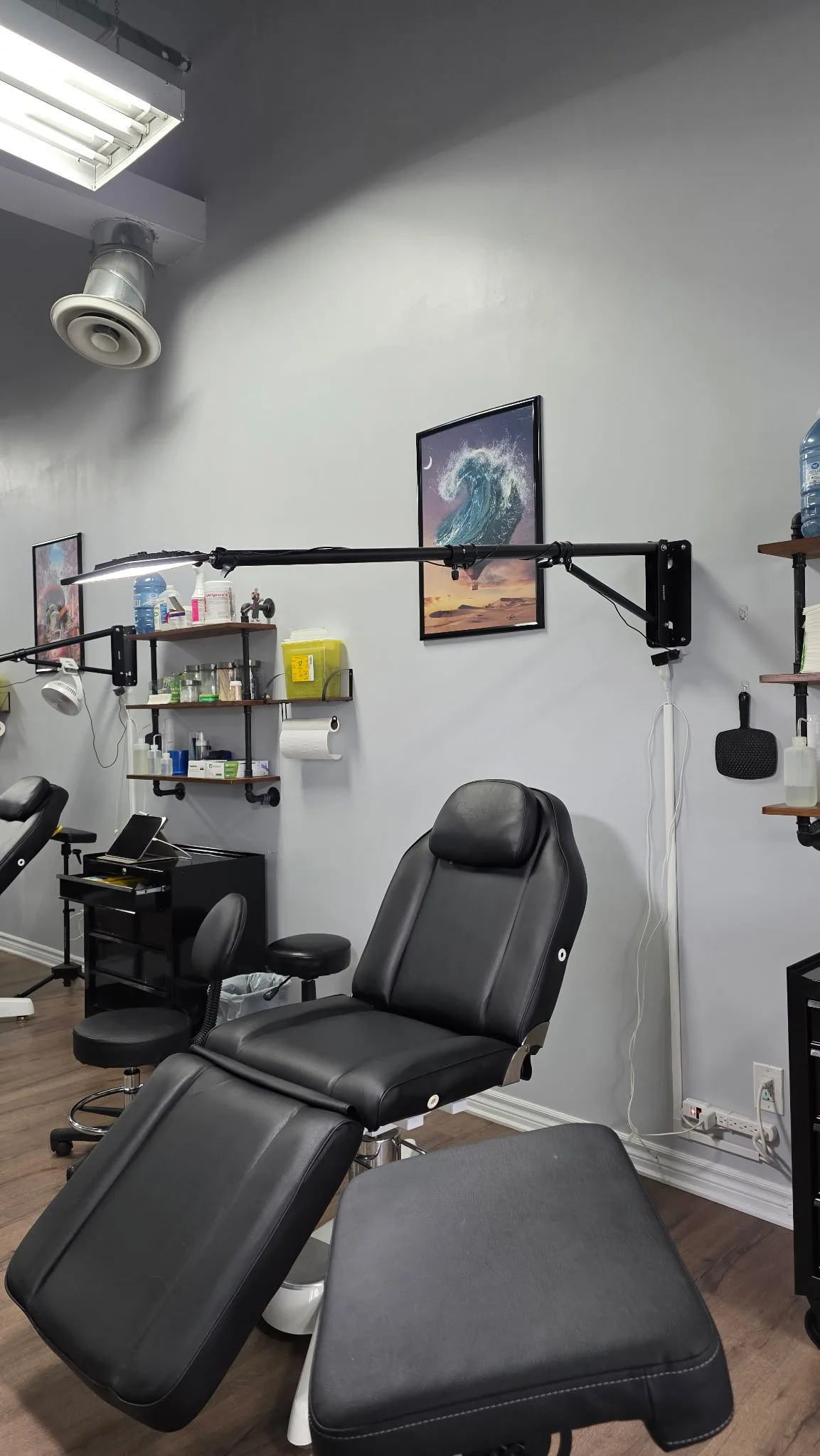 Flat Panel Lights + Wall-Mount Boom Arms image indicator(2)