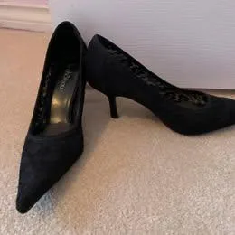 Multiple Styles of Shoes - MUST SELL ASAP image indicator(7)