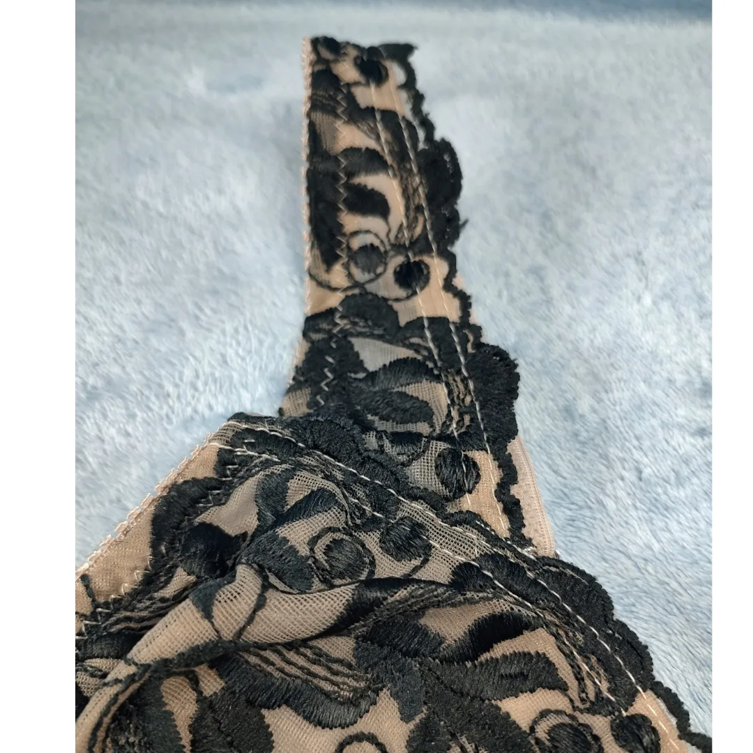 Amoureuse Embroidered Front-Close Underwire 38C Bra image indicator(4)