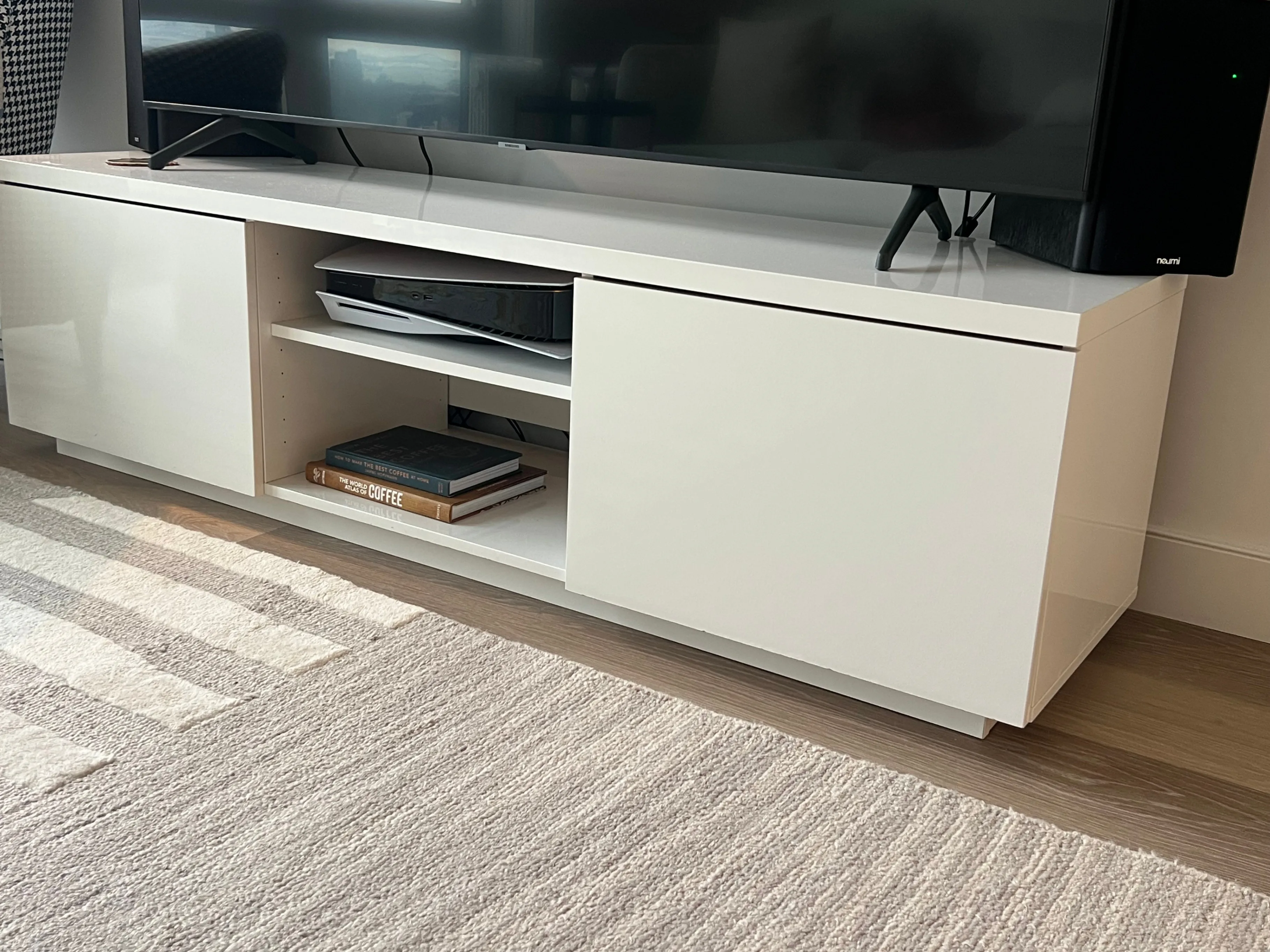 Versatile TV Unit, size fits up to 65'' TV, extra storage space thumbnail