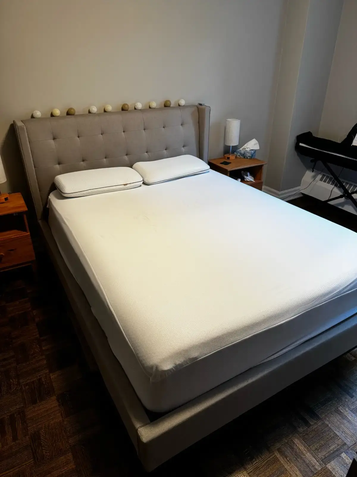Queen Size 'Emma Hybrid Comfort Plus' Mattress - LIKE NEW